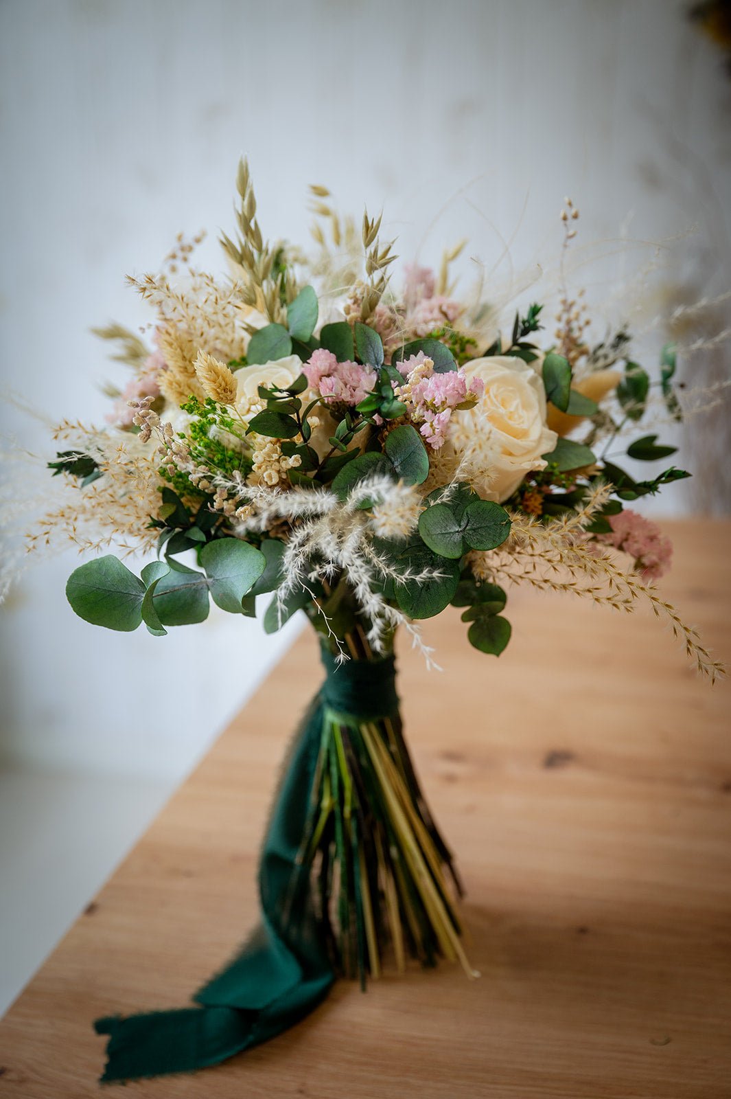 Ramo artesanal Ramo de Novia Romántico hecho a mano en Taller Floral by Vera Kiperi Zaragoza