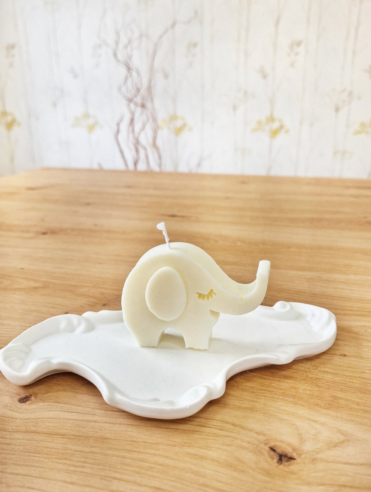 Vela artesanal Vela “Elefante” – hecha a mano con cera de soja natural hecho a mano en Taller Floral by Vera Kiperi Zaragoza