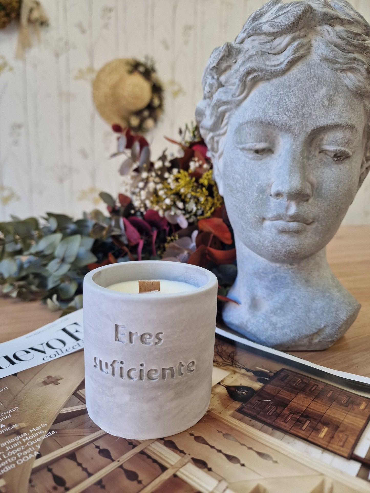 artesanal Vela "eres suficiente " hecho a mano en Taller Floral by Vera Kiperi Zaragoza
