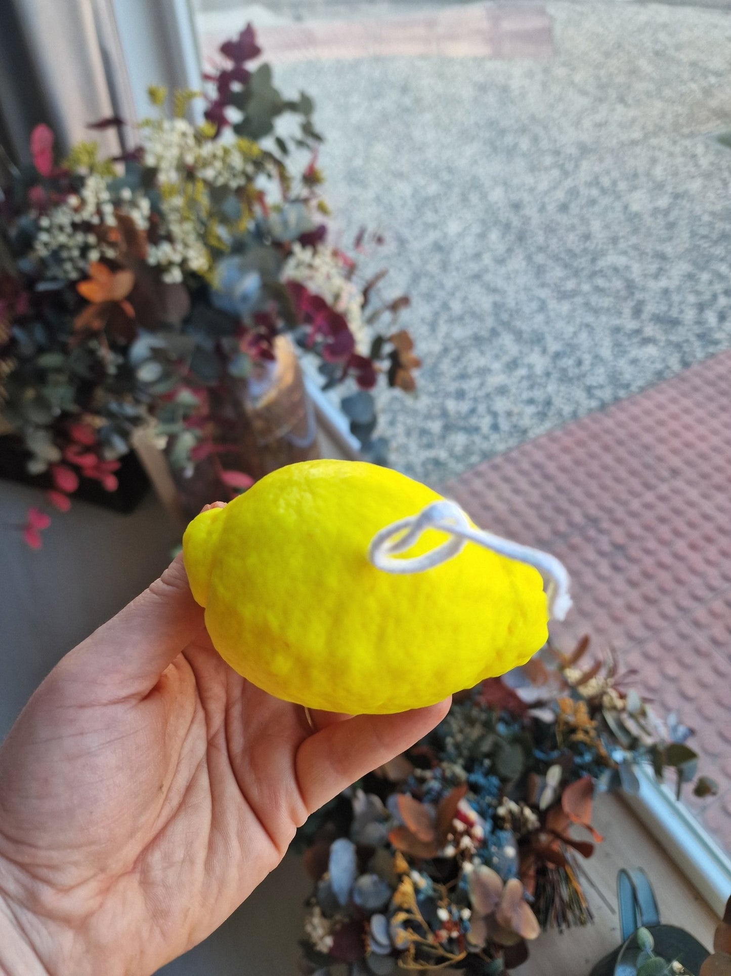 artesanal Vela Limon hecho a mano en Taller Floral by Vera Kiperi Zaragoza