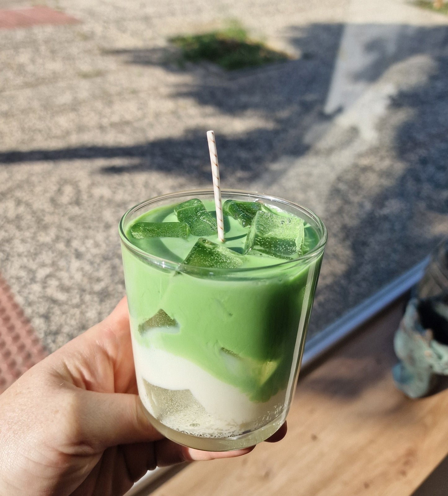 Vela artesanal VELA MATCHA LATTE hecho a mano en Taller Floral by Vera Kiperi Zaragoza