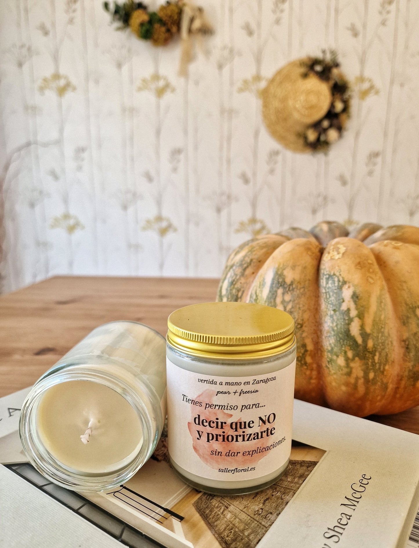 Vela artesanal Velas Inspiradoras – “Decir que NO y priorizarte” – Pera y Fresas hecho a mano en Taller Floral by Vera Kiperi Zaragoza