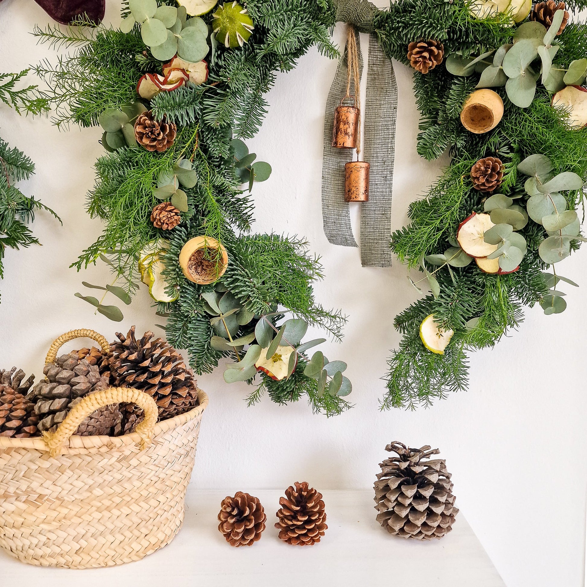 Corona artesanal Alas de Ángel hecho a mano en Taller Floral by Vera Kiperi Zaragoza