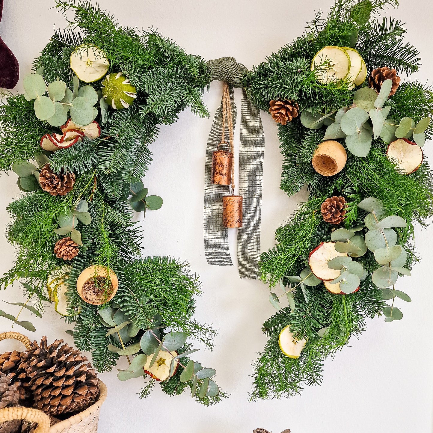 Corona artesanal Alas de Ángel hecho a mano en Taller Floral by Vera Kiperi Zaragoza