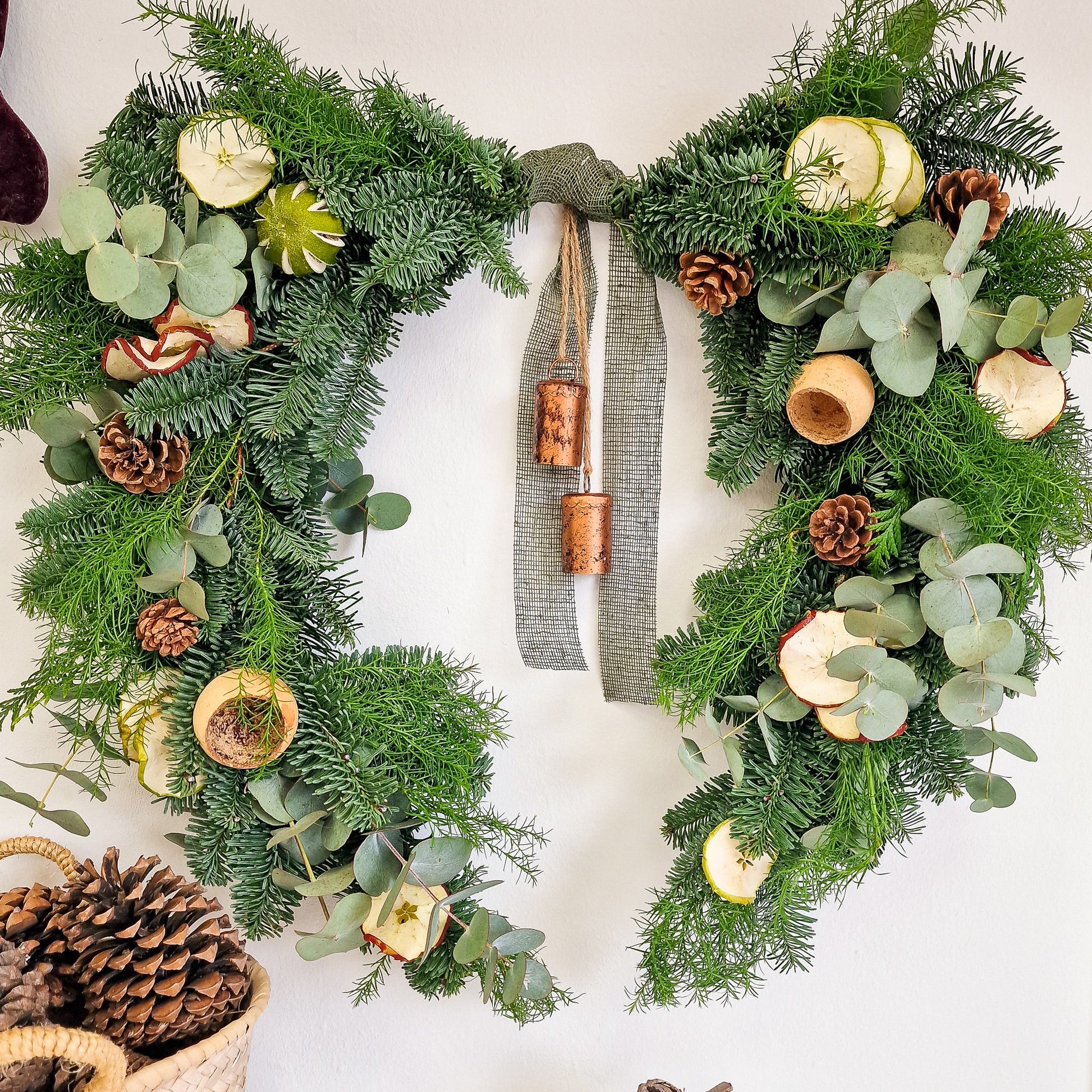 Corona artesanal Alas de Ángel hecho a mano en Taller Floral by Vera Kiperi Zaragoza