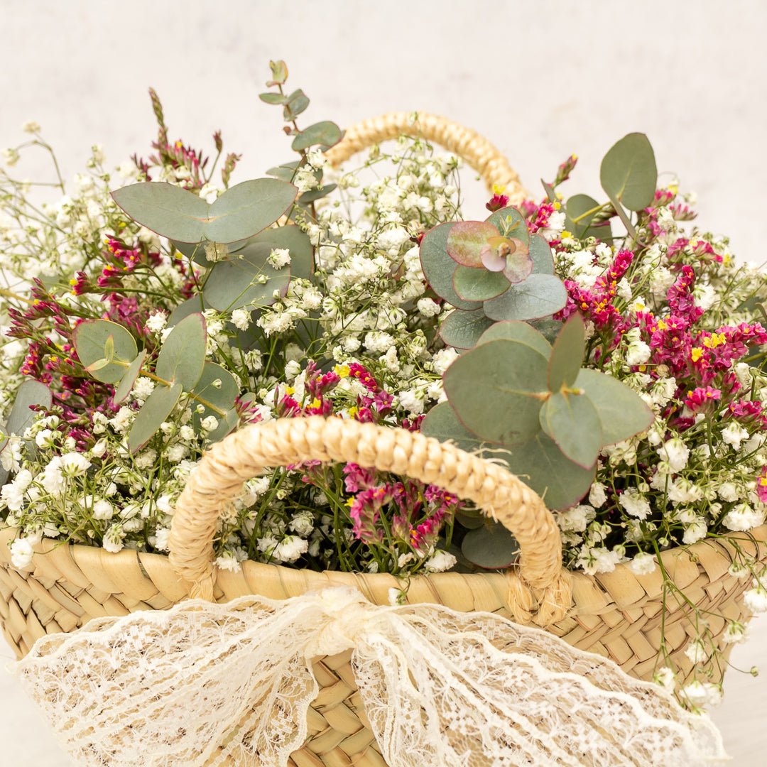 artesanal Cesta de Encanto Romántico hecho a mano en Taller Floral by Vera Kiperi Zaragoza