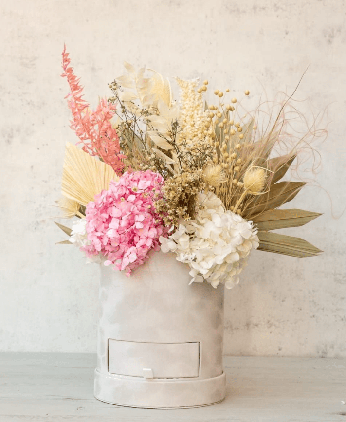 Ramo artesanal Ramo de Dulce Sorpresa hecho a mano en Taller Floral by Vera Kiperi Zaragoza