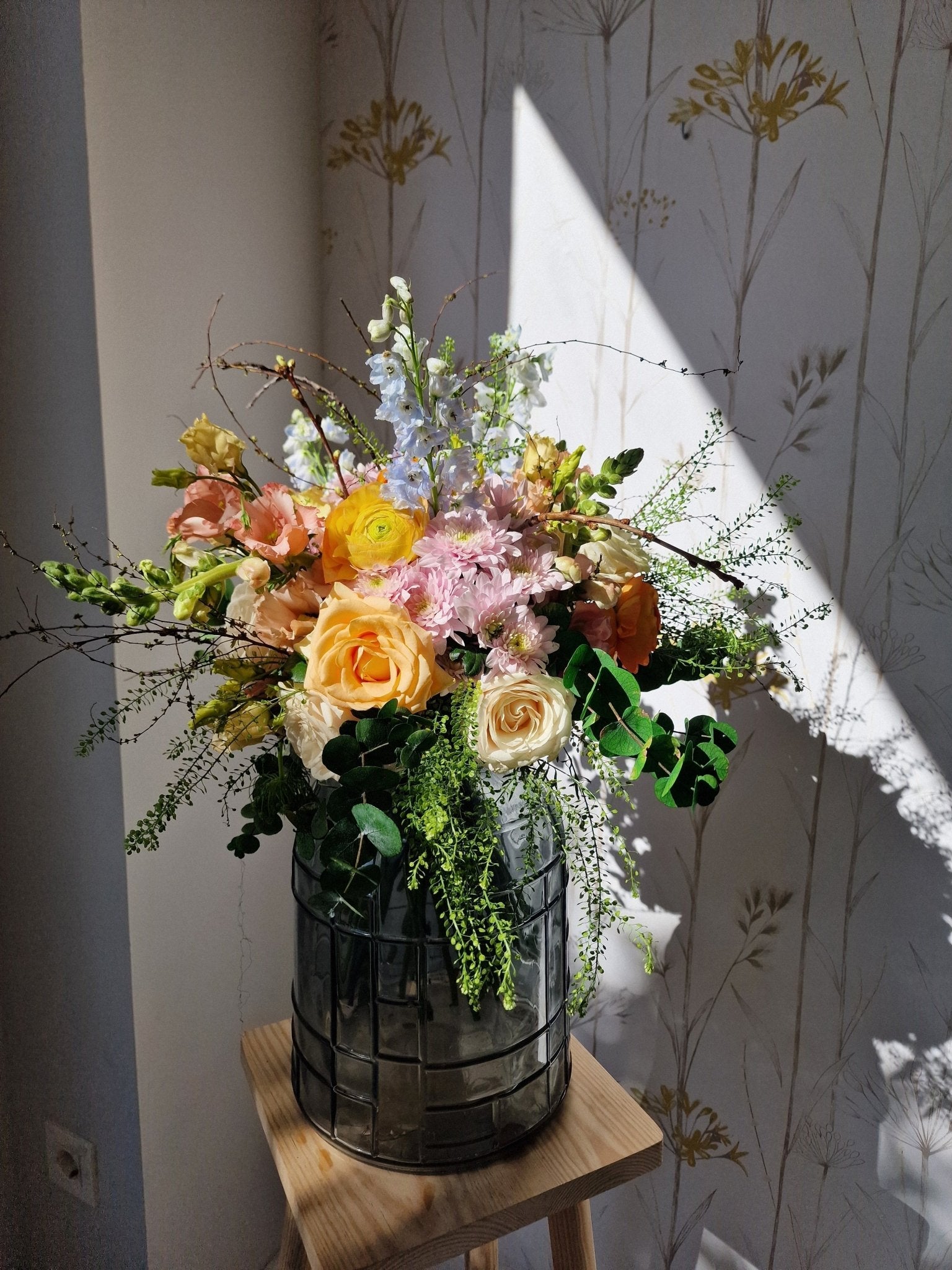 artesanal Ramo Dia de la Madre " LUZ " hecho a mano en Taller Floral by Vera Kiperi Zaragoza