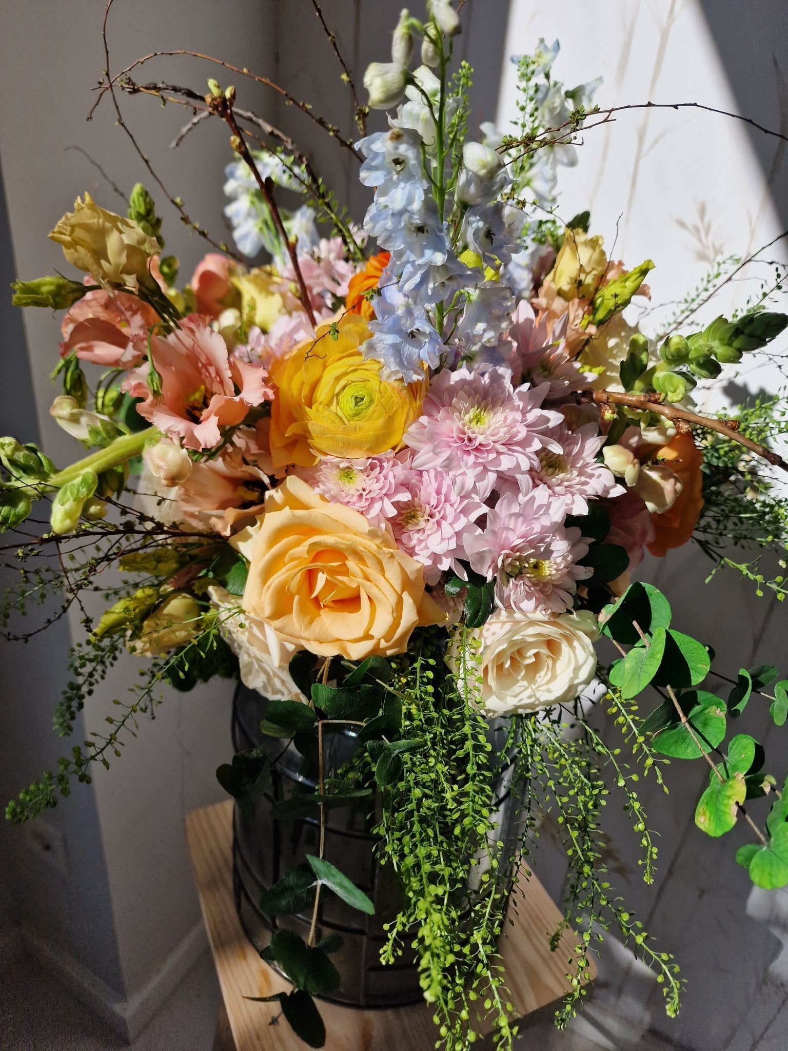 artesanal Ramo Dia de la Madre " LUZ " hecho a mano en Taller Floral by Vera Kiperi Zaragoza
