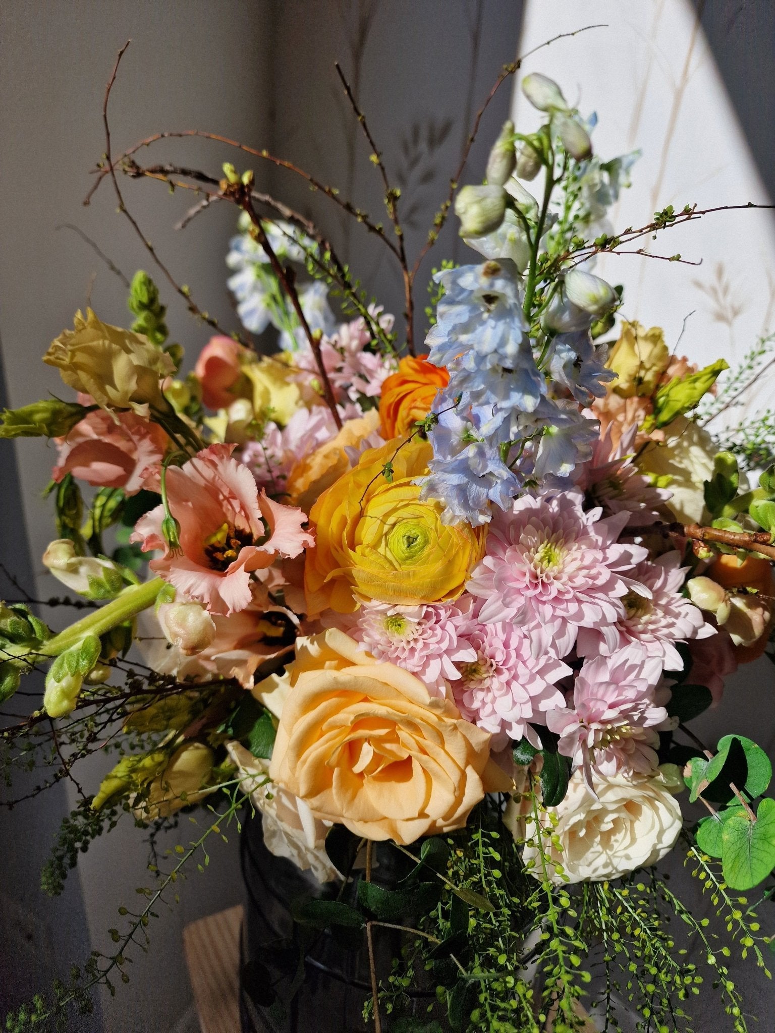 artesanal Ramo Dia de la Madre " LUZ " hecho a mano en Taller Floral by Vera Kiperi Zaragoza