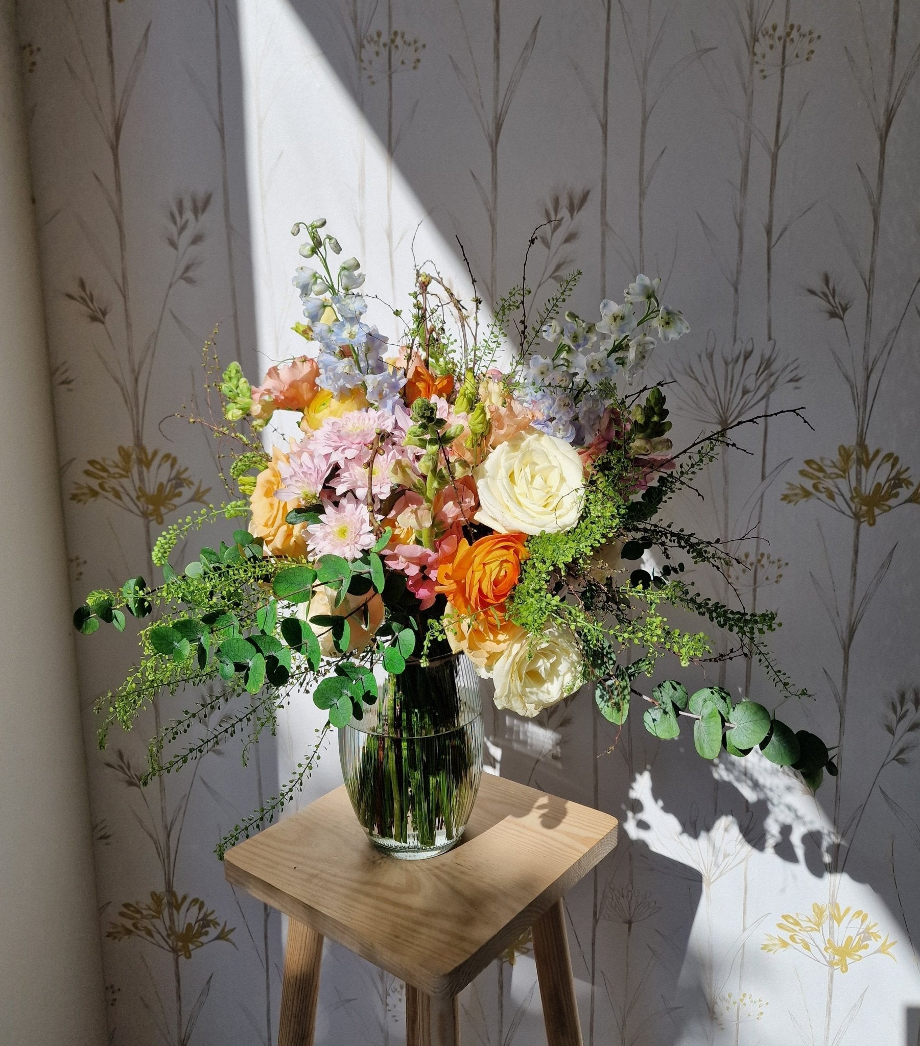 artesanal Ramo Dia de la Madre " LUZ " hecho a mano en Taller Floral by Vera Kiperi Zaragoza