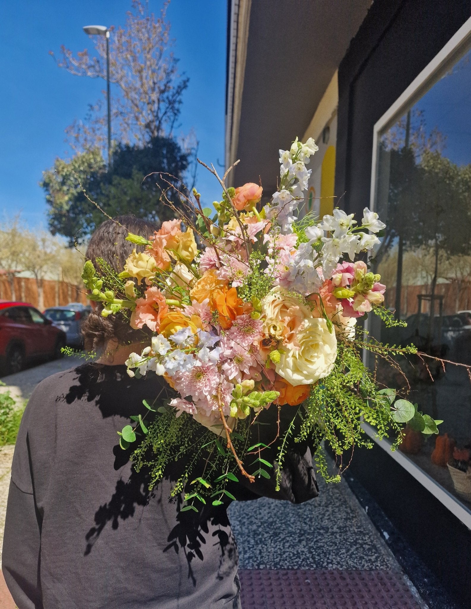 artesanal Ramo Dia de la Madre " LUZ " hecho a mano en Taller Floral by Vera Kiperi Zaragoza