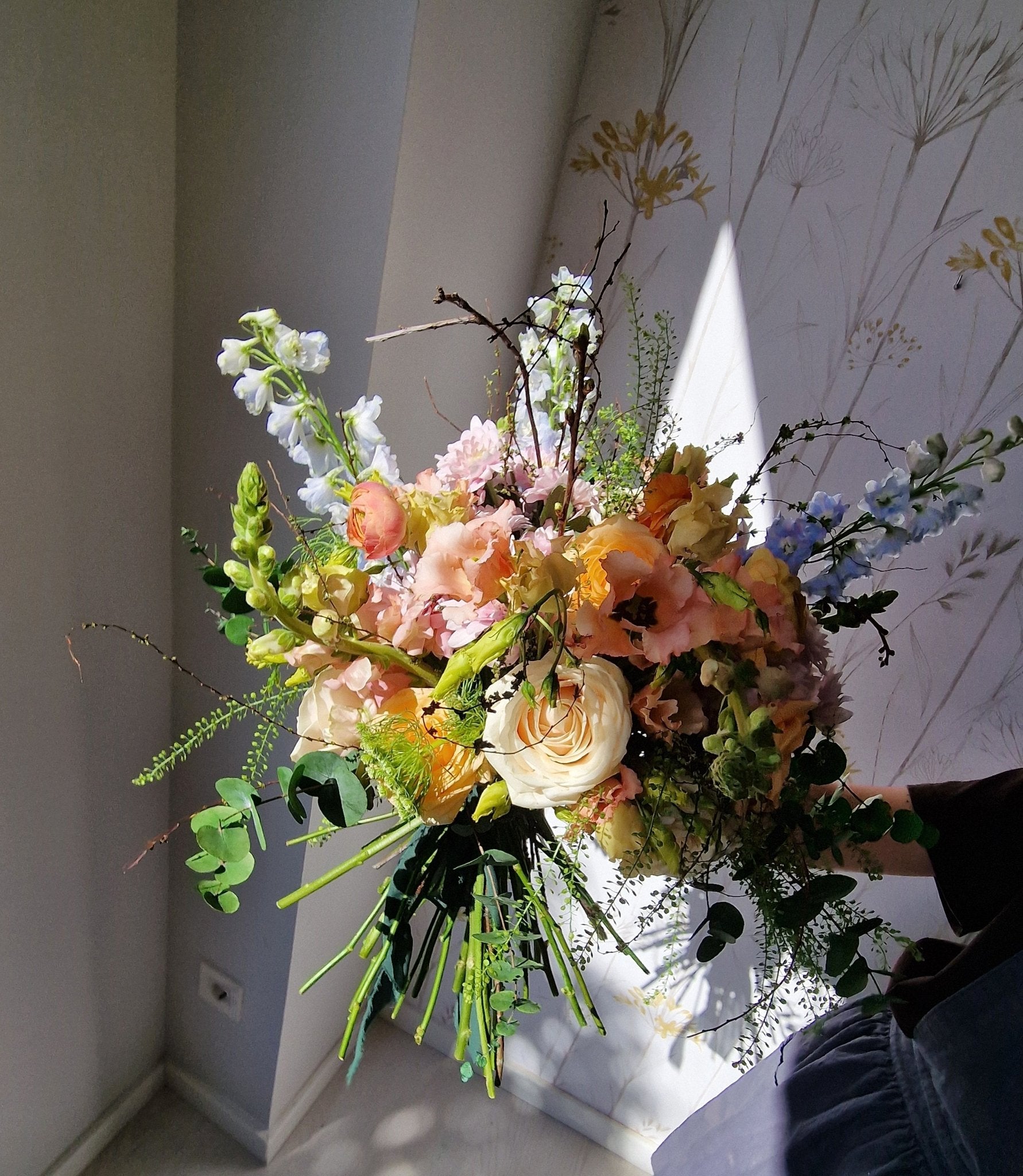 artesanal Ramo Dia de la Madre " LUZ " hecho a mano en Taller Floral by Vera Kiperi Zaragoza