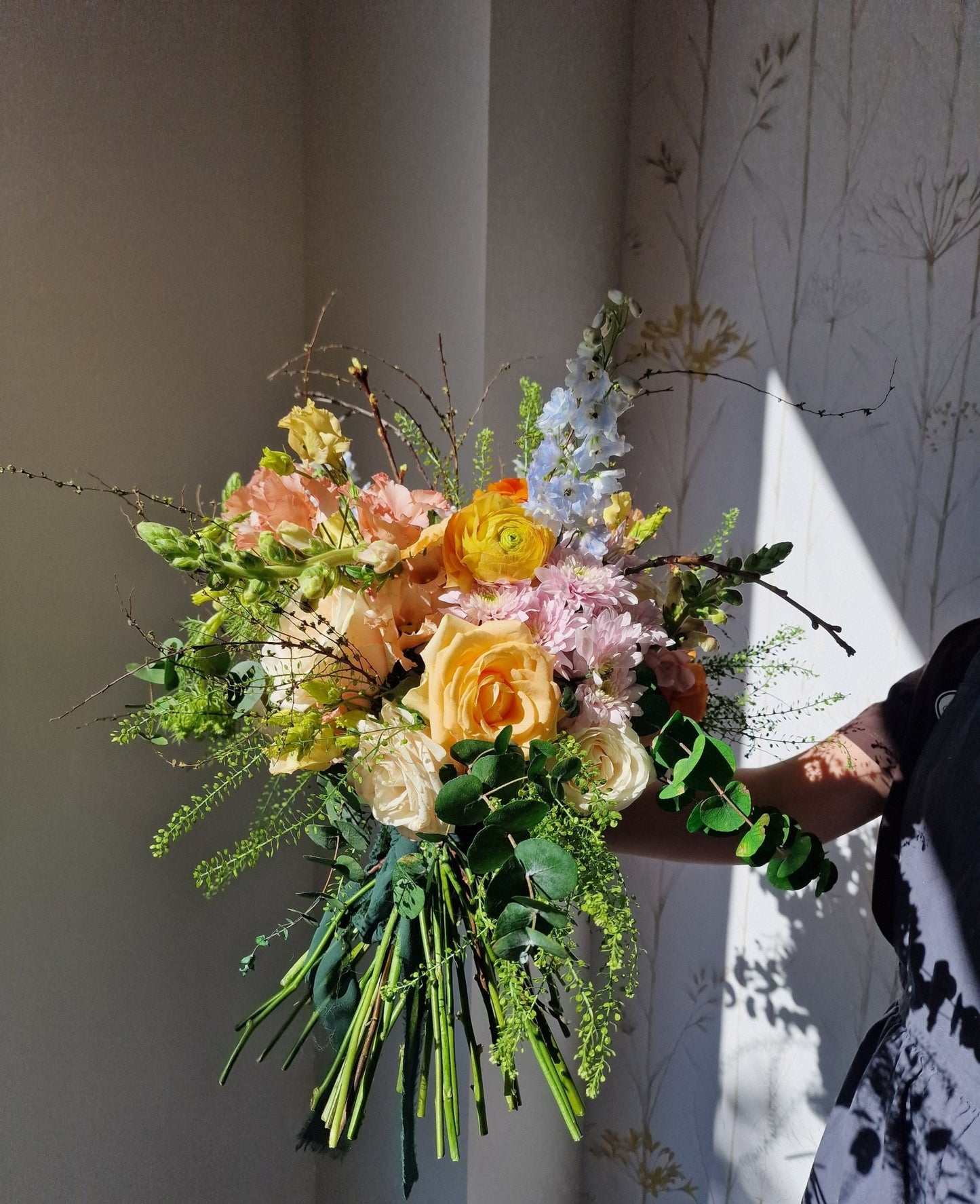 artesanal Ramo Dia de la Madre " LUZ " hecho a mano en Taller Floral by Vera Kiperi Zaragoza