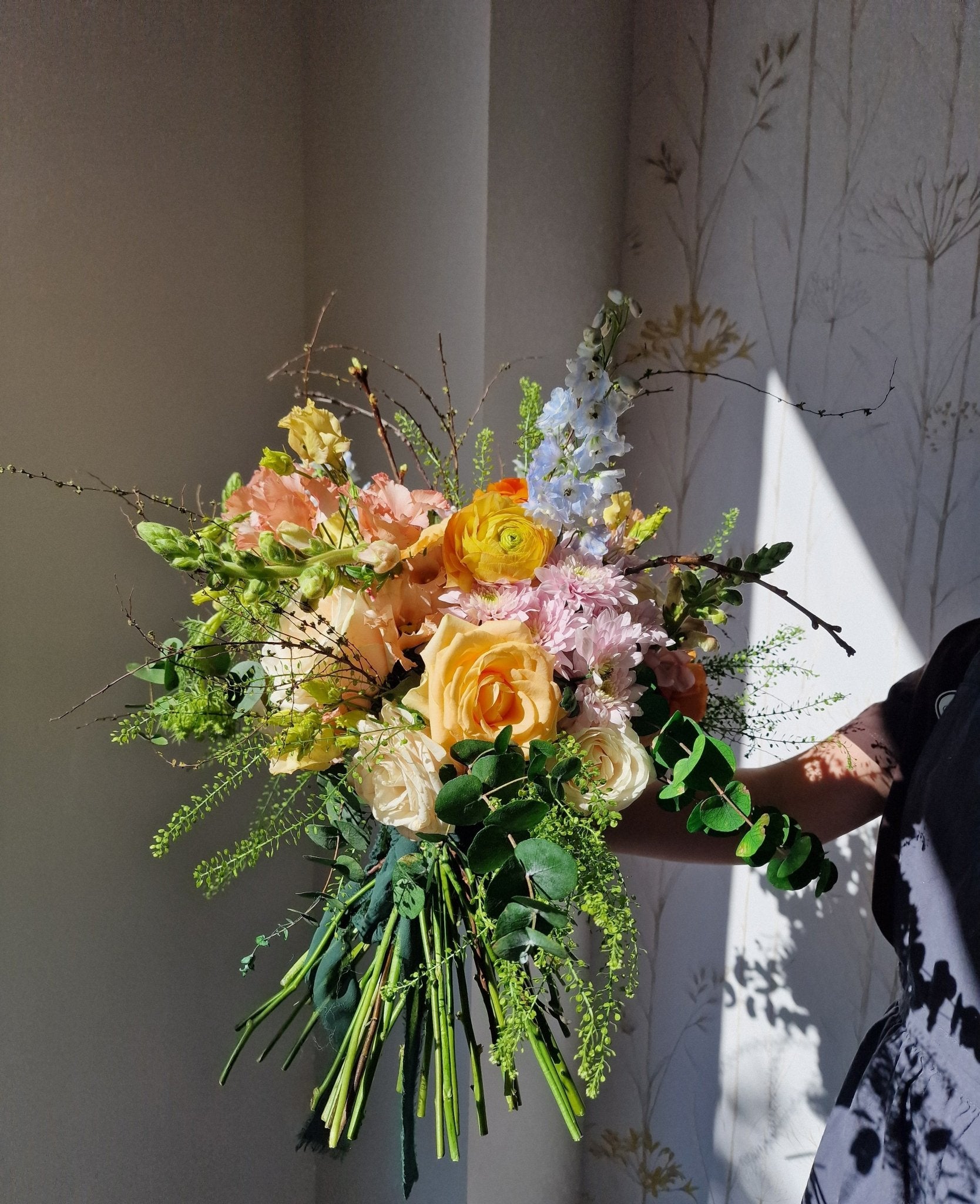 artesanal Ramo Dia de la Madre " LUZ " hecho a mano en Taller Floral by Vera Kiperi Zaragoza