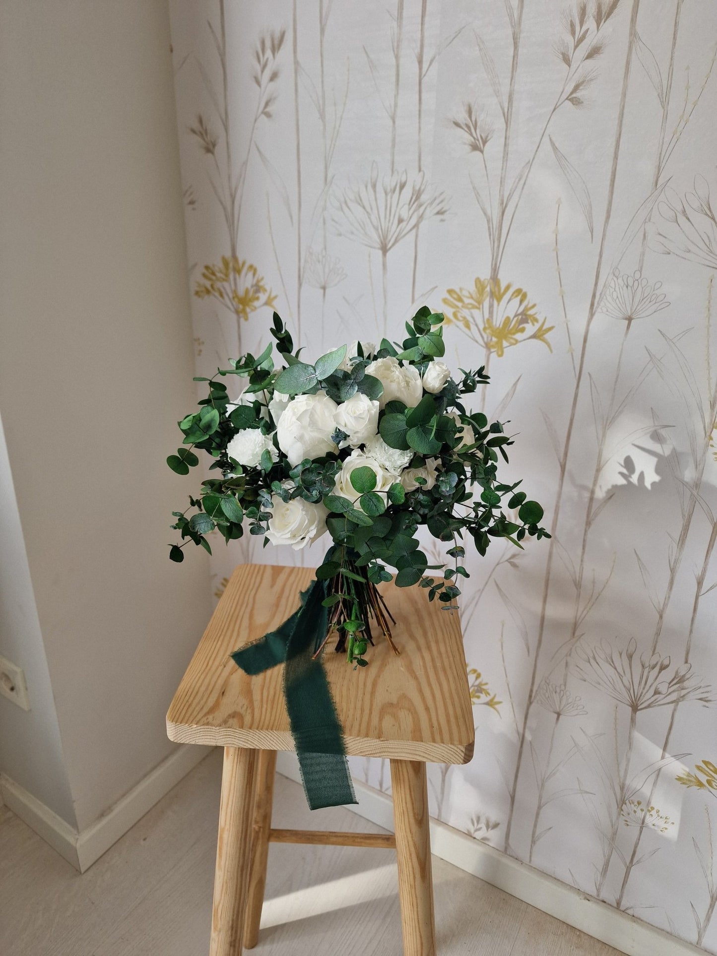 Ramo artesanal Ramo Novia atemporal hecho a mano en Taller Floral by Vera Kiperi Zaragoza