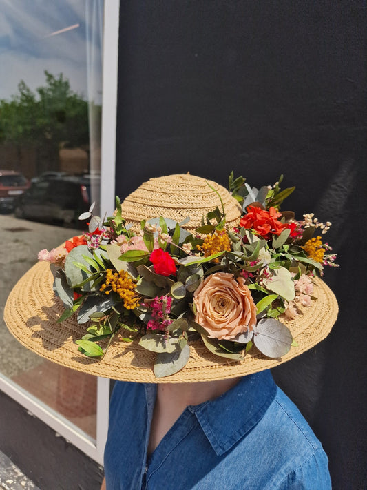 Sombrero artesanal Sombreros con Flores Preservadas hecho a mano en Taller Floral by Vera Kiperi Zaragoza