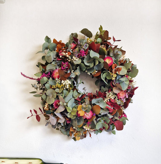 artesanal Taller Corona con Flores preservadas hecho a mano en Taller Floral by Vera Kiperi Zaragoza