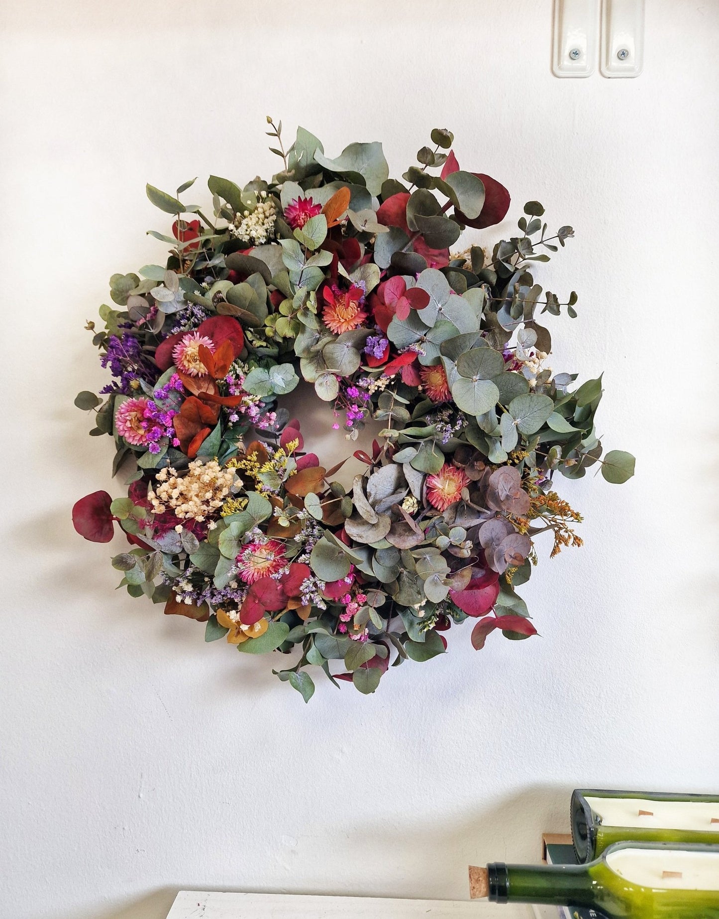 artesanal Taller Corona con Flores preservadas hecho a mano en Taller Floral by Vera Kiperi Zaragoza