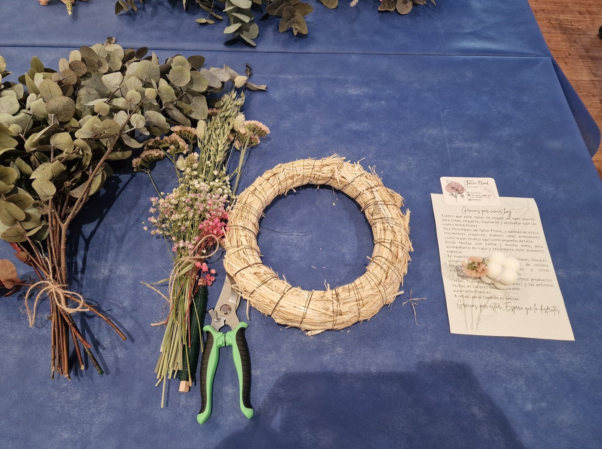 Taller artesanal Taller Corona de Flores Preservadas hecho a mano en Taller Floral by Vera Kiperi Zaragoza