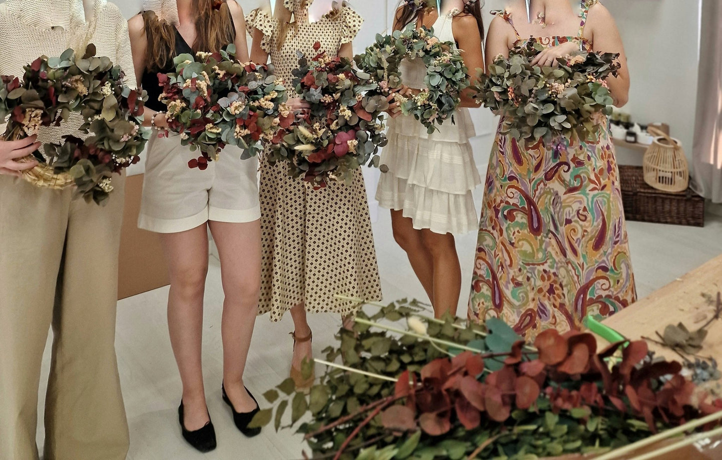 Taller artesanal Taller Corona de Flores Preservadas hecho a mano en Taller Floral by Vera Kiperi Zaragoza