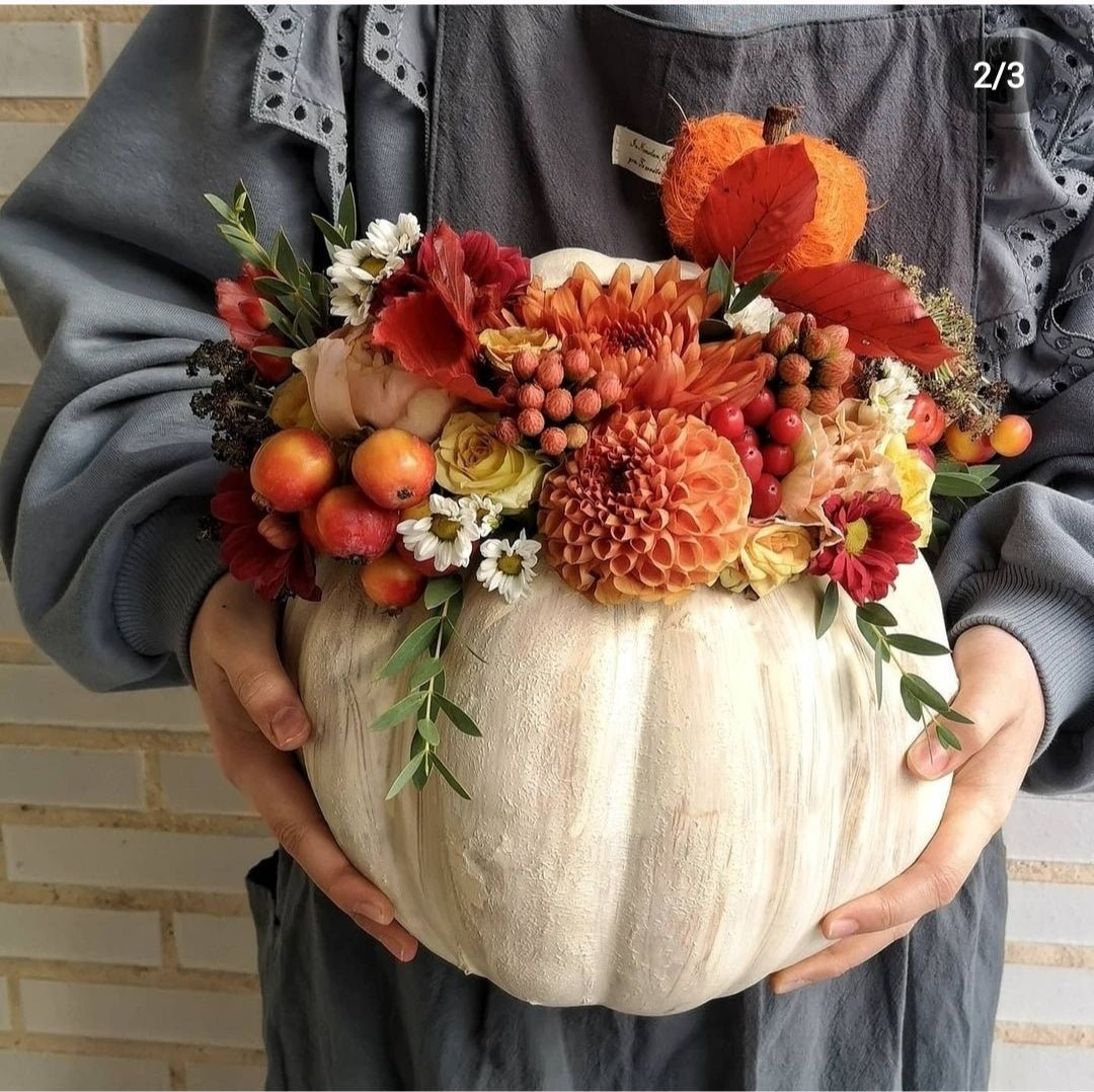 Taller artesanal Taller de Calabaza Decorada con Flores Naturales hecho a mano en Taller Floral by Vera Kiperi Zaragoza