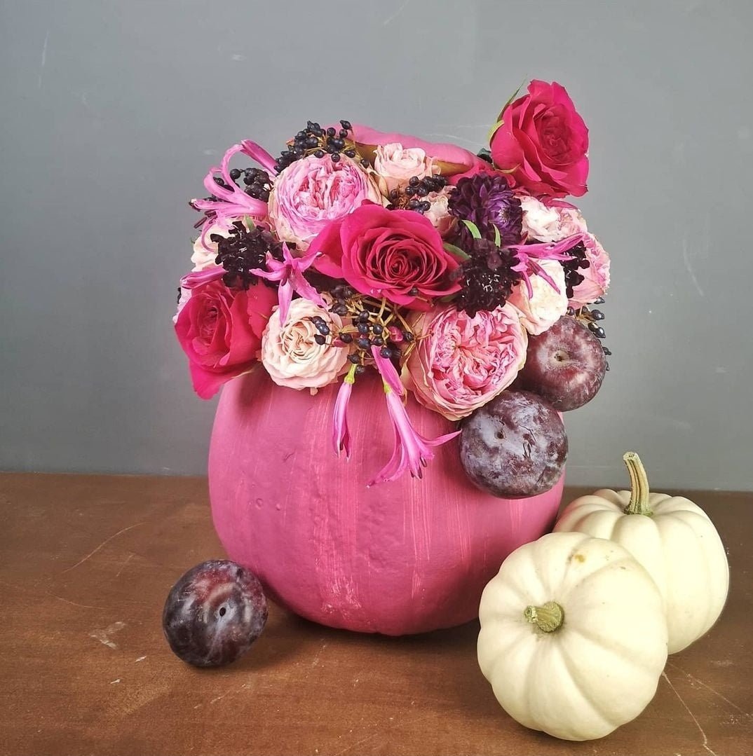 Taller artesanal Taller de Calabaza Decorada con Flores Naturales hecho a mano en Taller Floral by Vera Kiperi Zaragoza