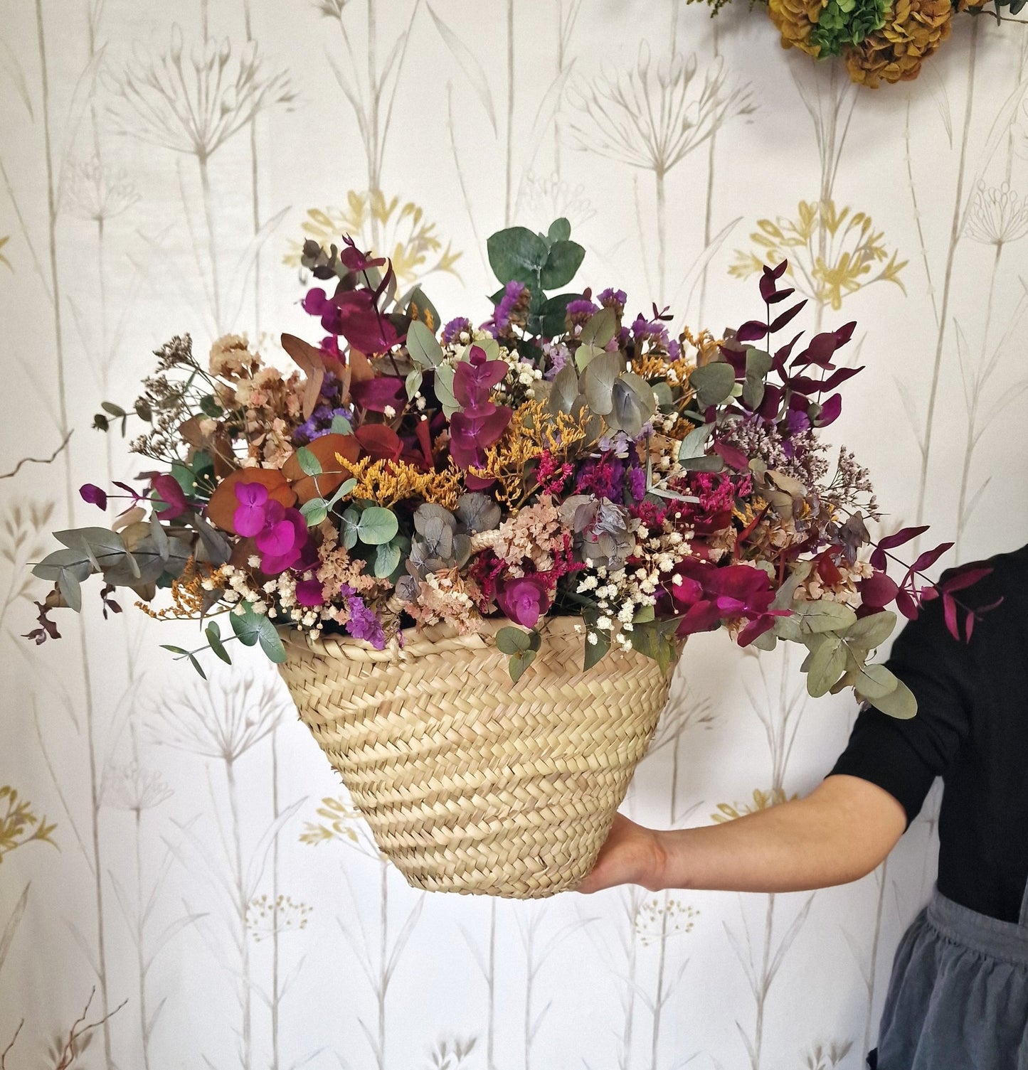 artesanal Taller de capazo con flores preservadas hecho a mano en Taller Floral by Vera Kiperi Zaragoza