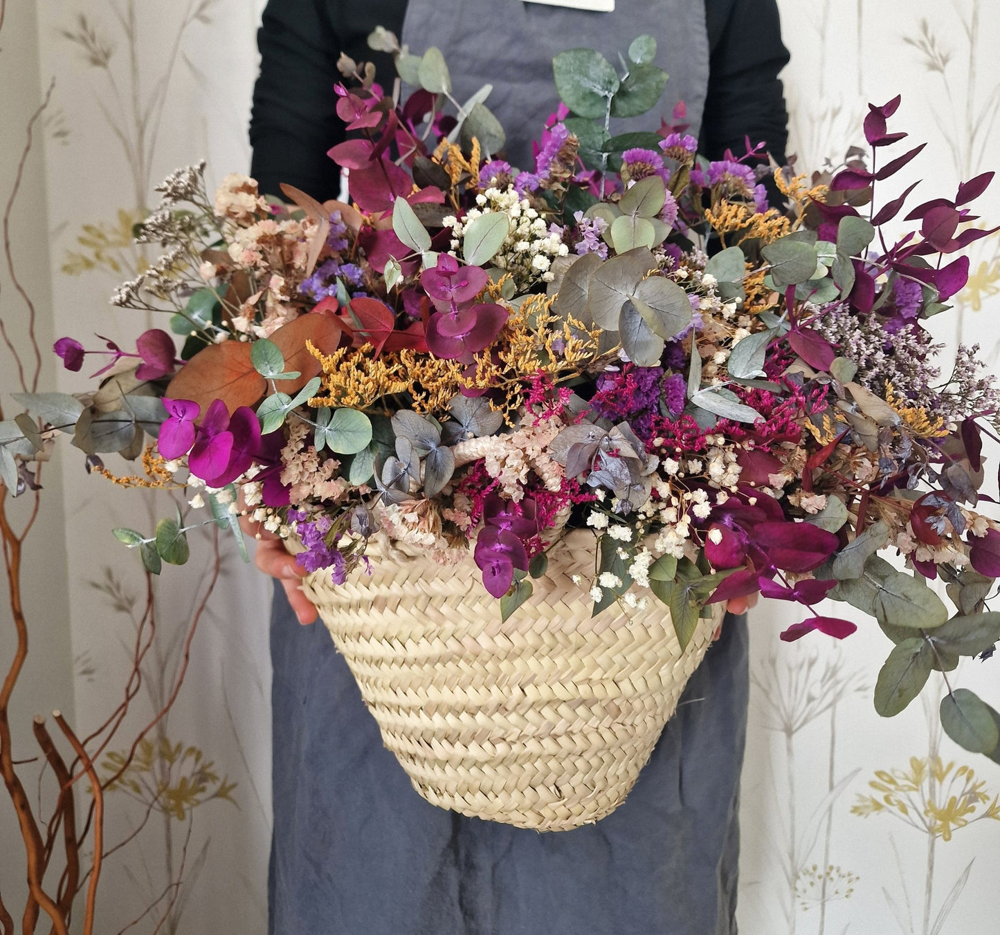 artesanal Taller de capazo con flores preservadas hecho a mano en Taller Floral by Vera Kiperi Zaragoza