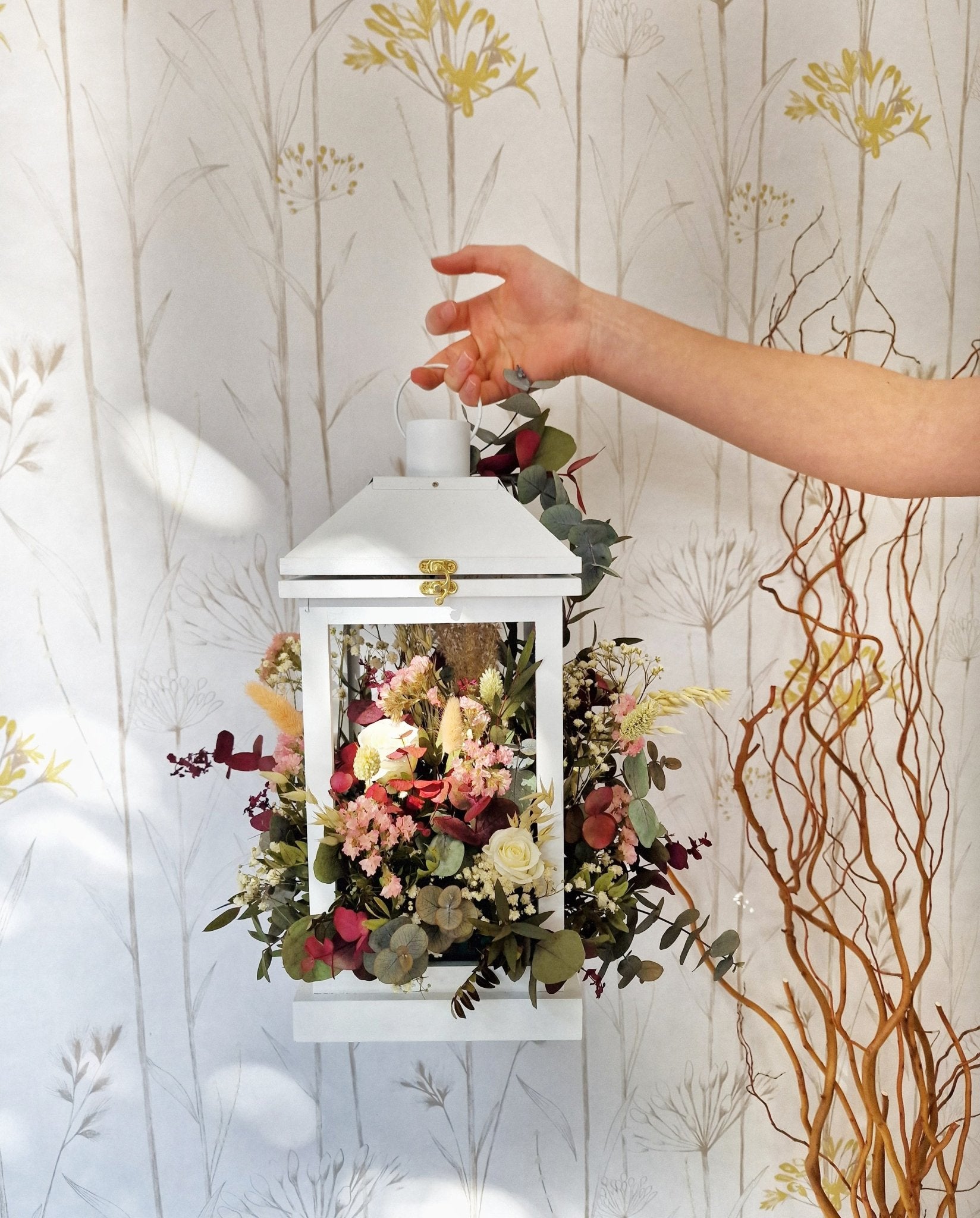 Taller artesanal Taller Farol con Flores Preservadas hecho a mano en Taller Floral by Vera Kiperi Zaragoza