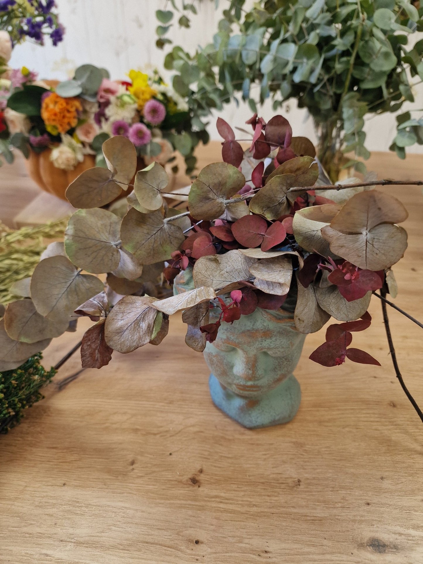 Taller artesanal Taller Busto Feminino con Flores Preservadas hecho a mano en Taller Floral by Vera Kiperi Zaragoza