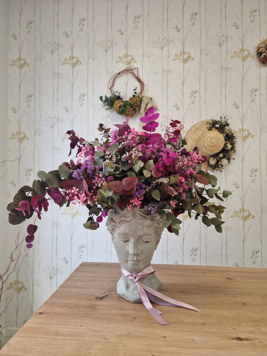 Taller artesanal Taller Busto Feminino con Flores Preservadas hecho a mano en Taller Floral by Vera Kiperi Zaragoza