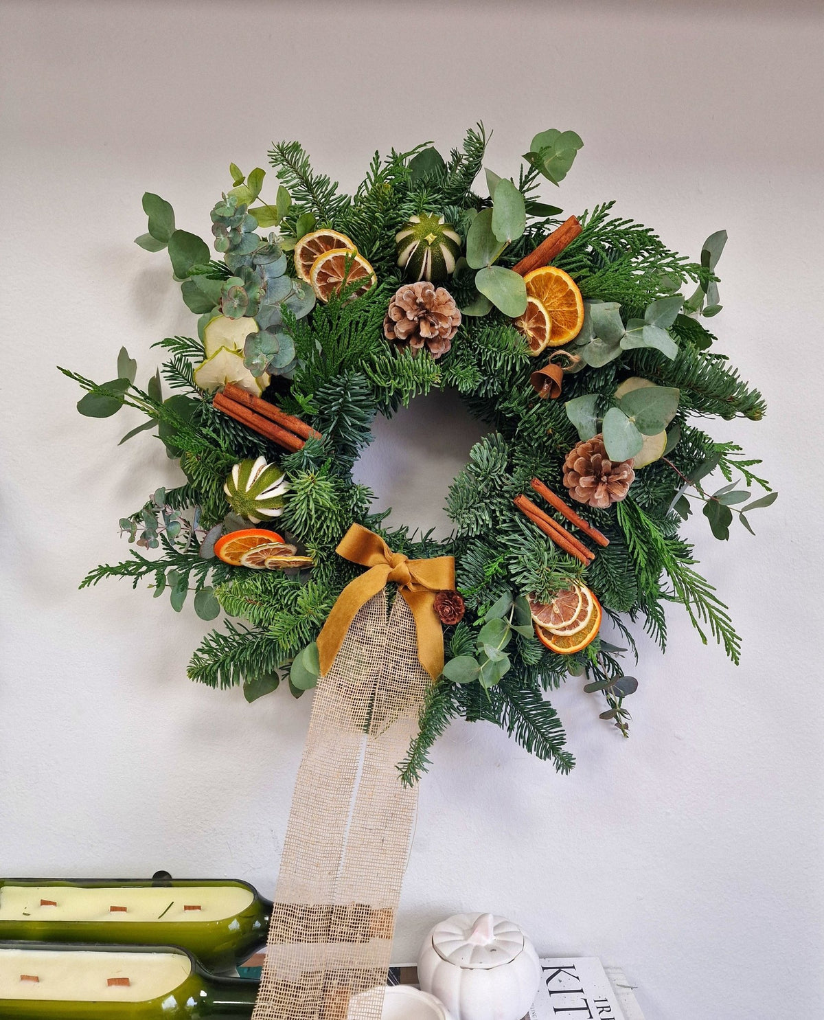 Taller artesanal Taller Corona de Navidad hecho a mano en Taller Floral by Vera Kiperi Zaragoza