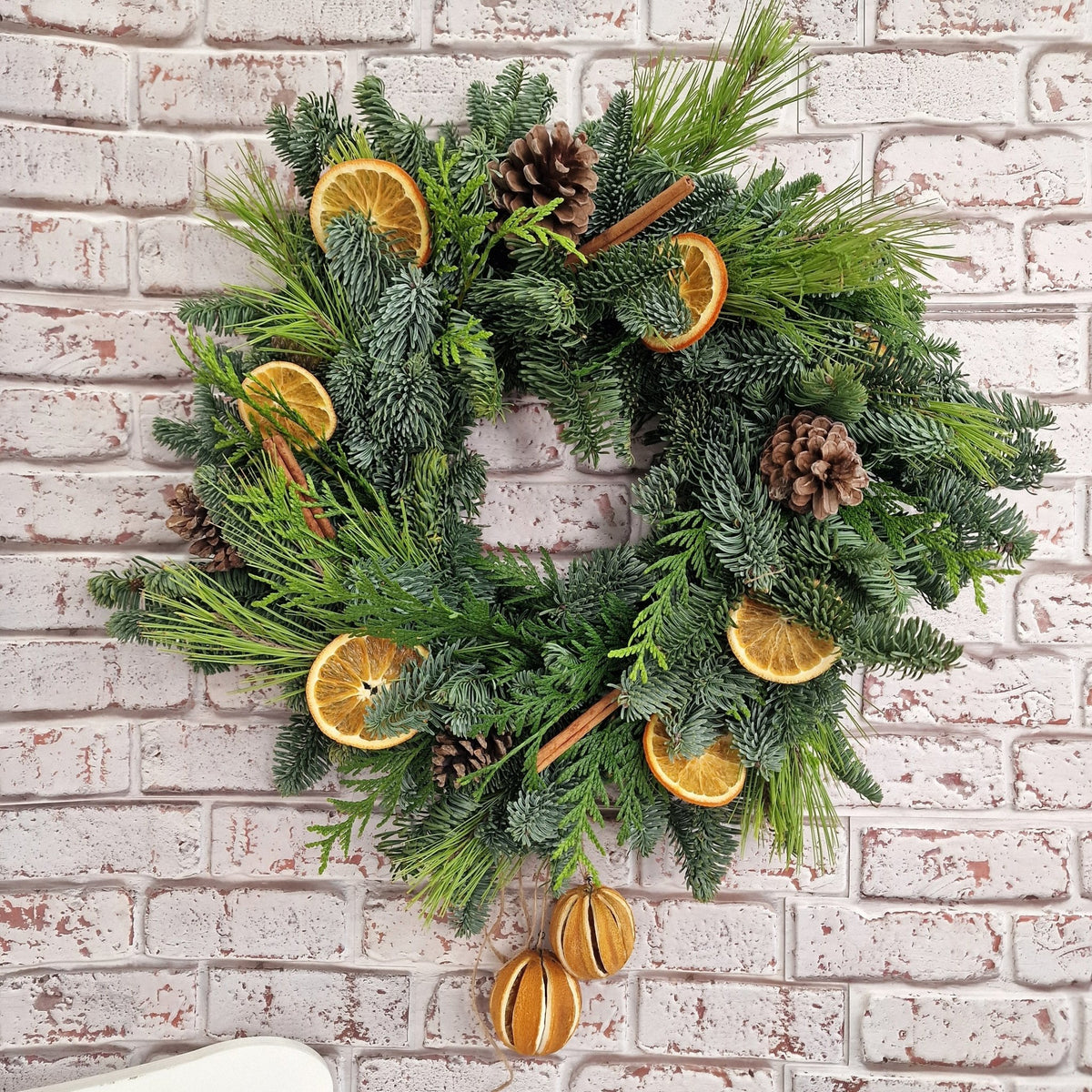 Taller artesanal Taller Corona de Navidad hecho a mano en Taller Floral by Vera Kiperi Zaragoza