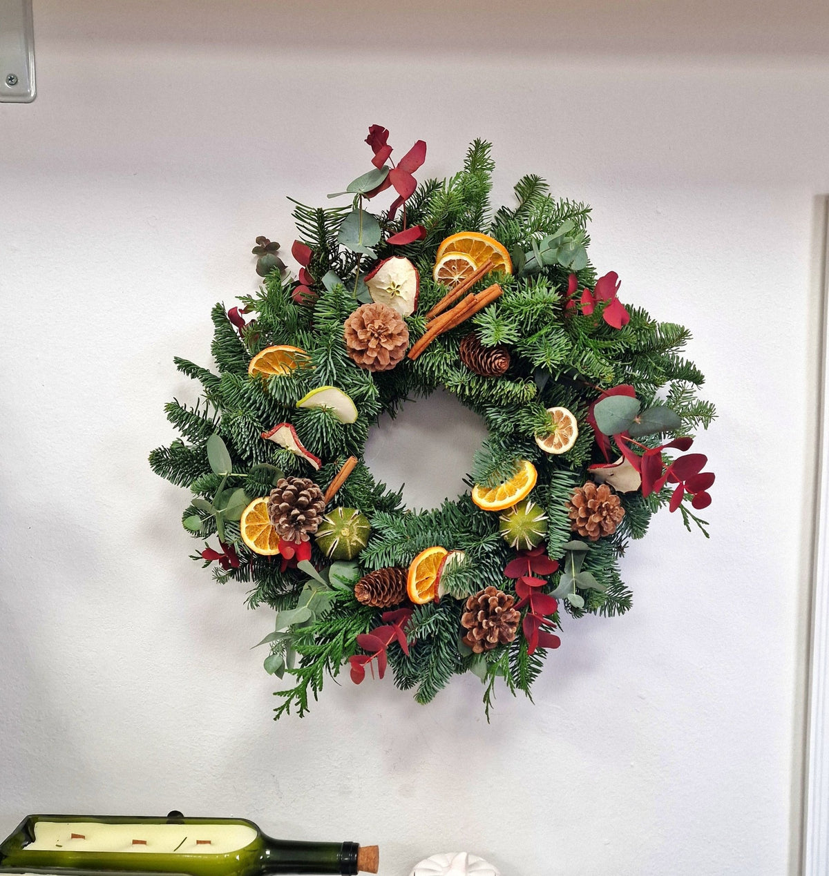 Taller artesanal Taller Corona de Navidad hecho a mano en Taller Floral by Vera Kiperi Zaragoza