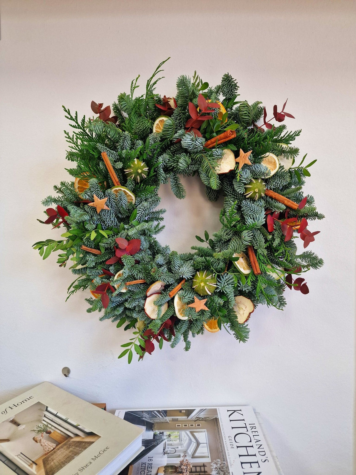 Taller artesanal Taller Corona de Navidad hecho a mano en Taller Floral by Vera Kiperi Zaragoza