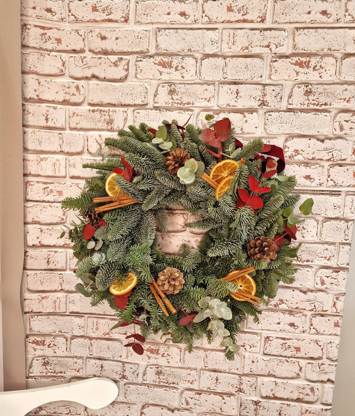 Taller artesanal Taller Corona de Navidad hecho a mano en Taller Floral by Vera Kiperi Zaragoza
