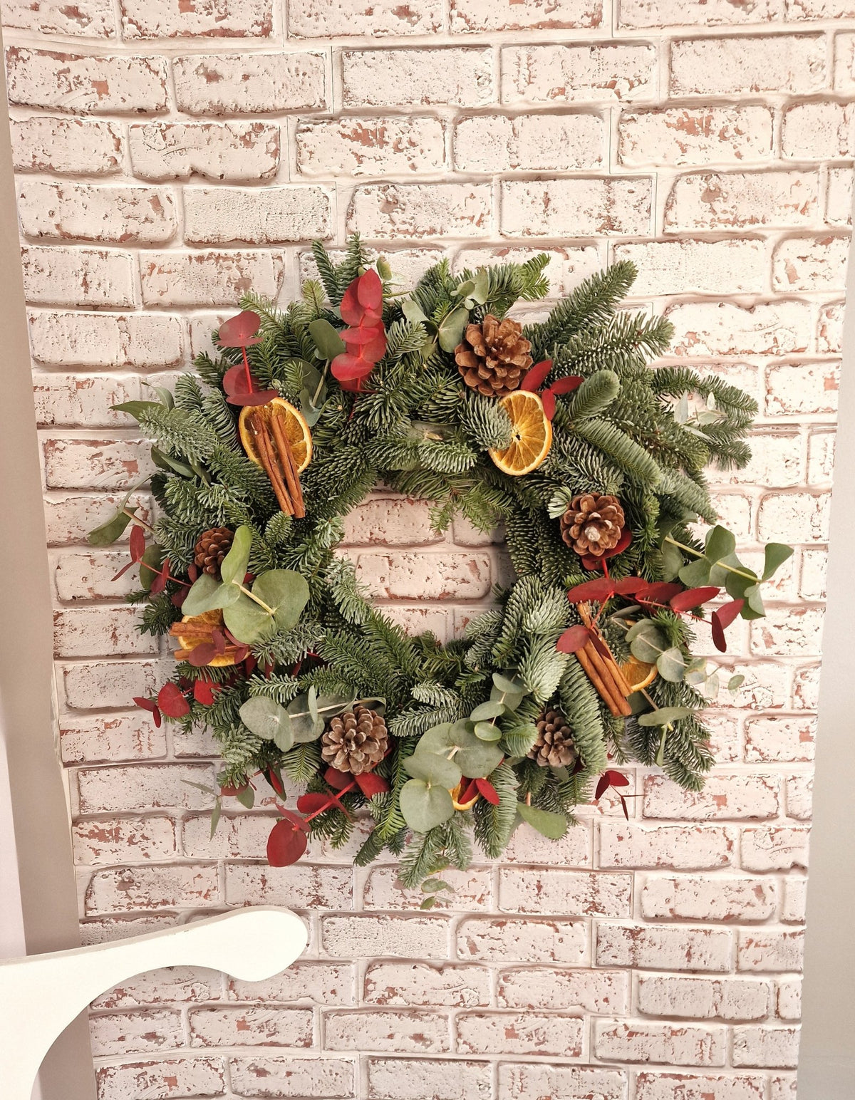 Taller artesanal Taller Corona de Navidad hecho a mano en Taller Floral by Vera Kiperi Zaragoza