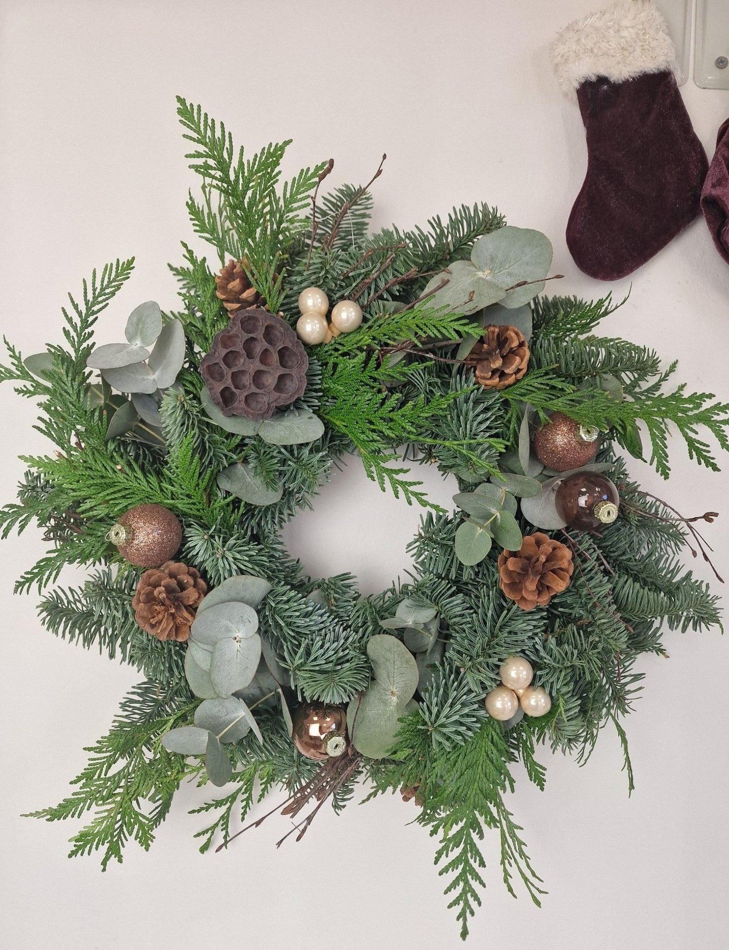 Taller artesanal Taller de Coronas Navideñas hecho a mano en Taller Floral by Vera Kiperi Zaragoza