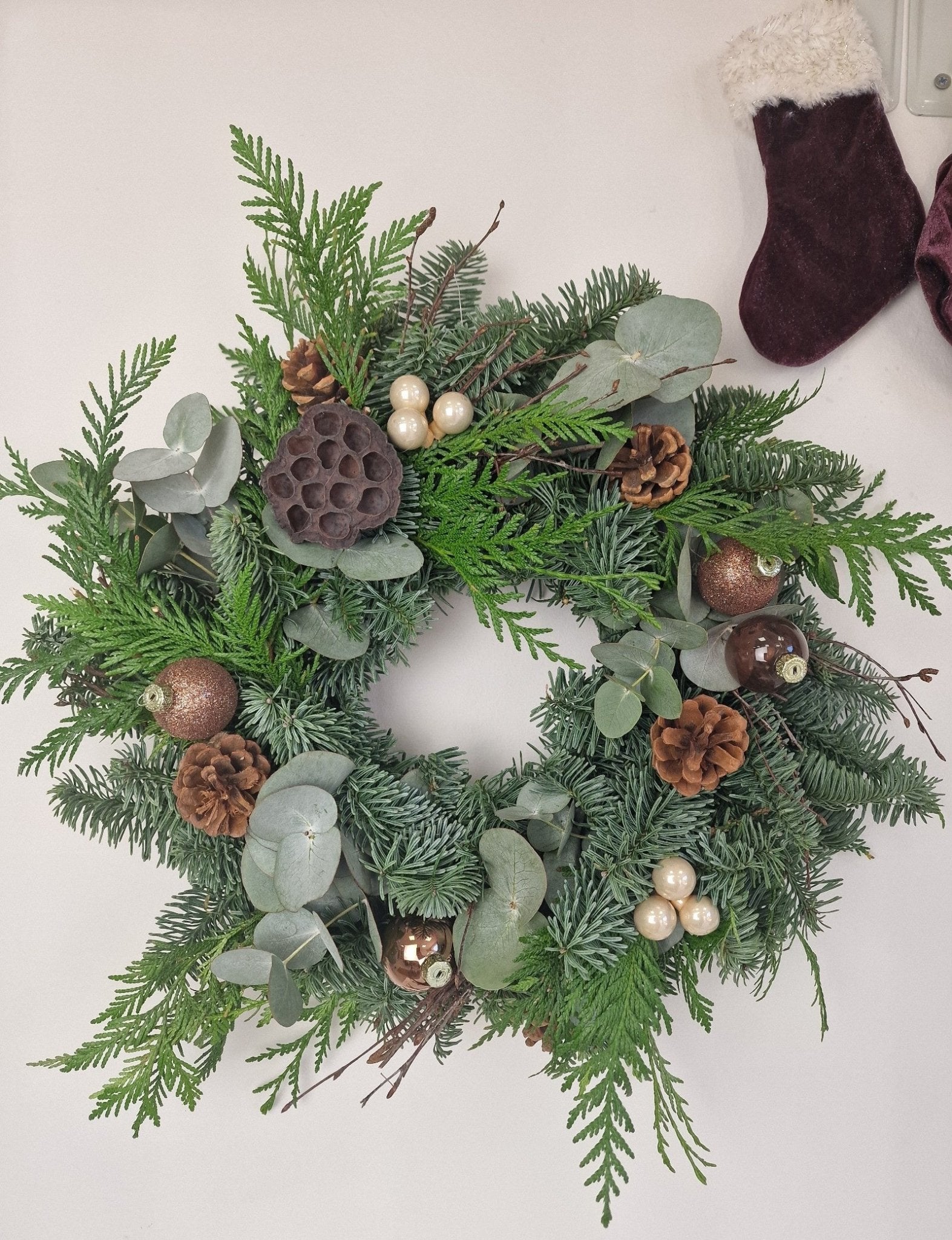 Taller artesanal Taller de Coronas Navideñas hecho a mano en Taller Floral by Vera Kiperi Zaragoza