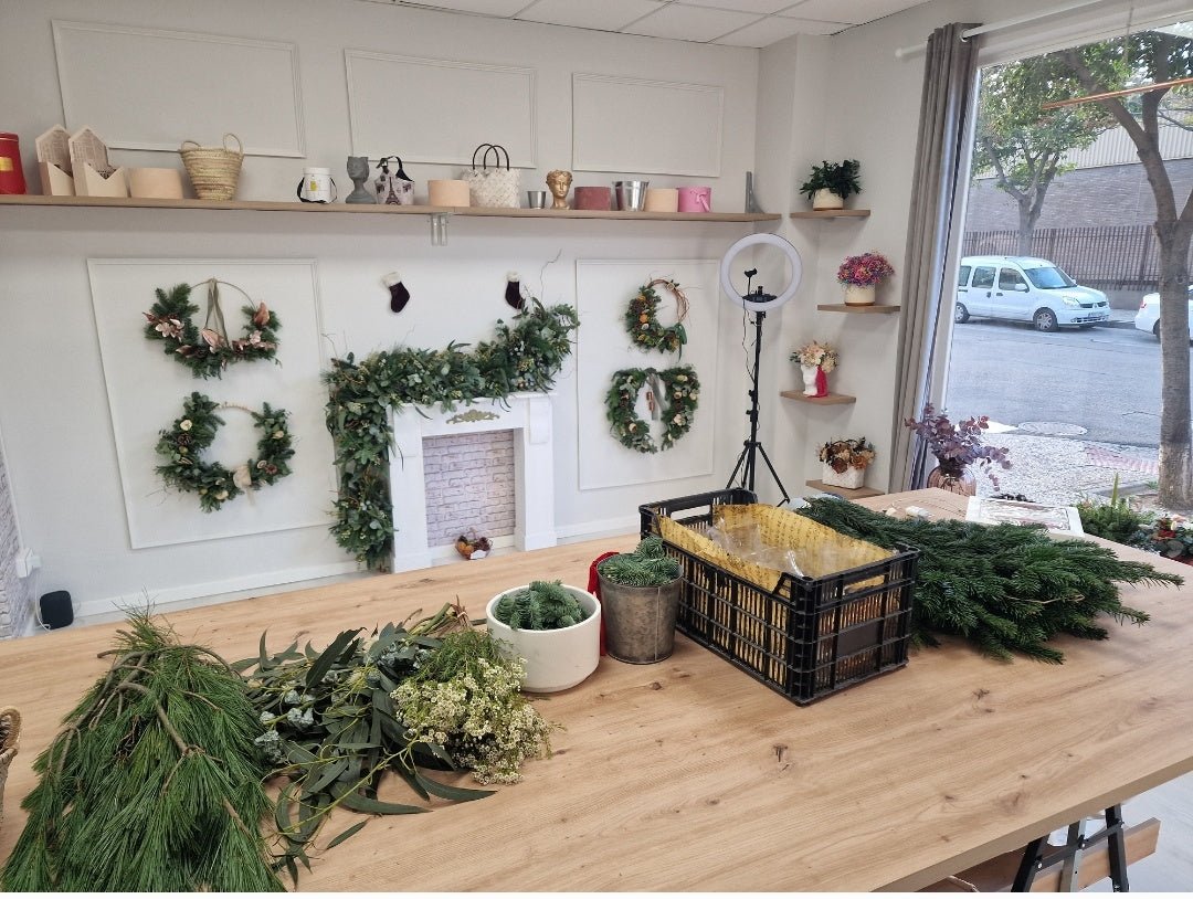 Taller artesanal Taller de Coronas Navideñas hecho a mano en Taller Floral by Vera Kiperi Zaragoza