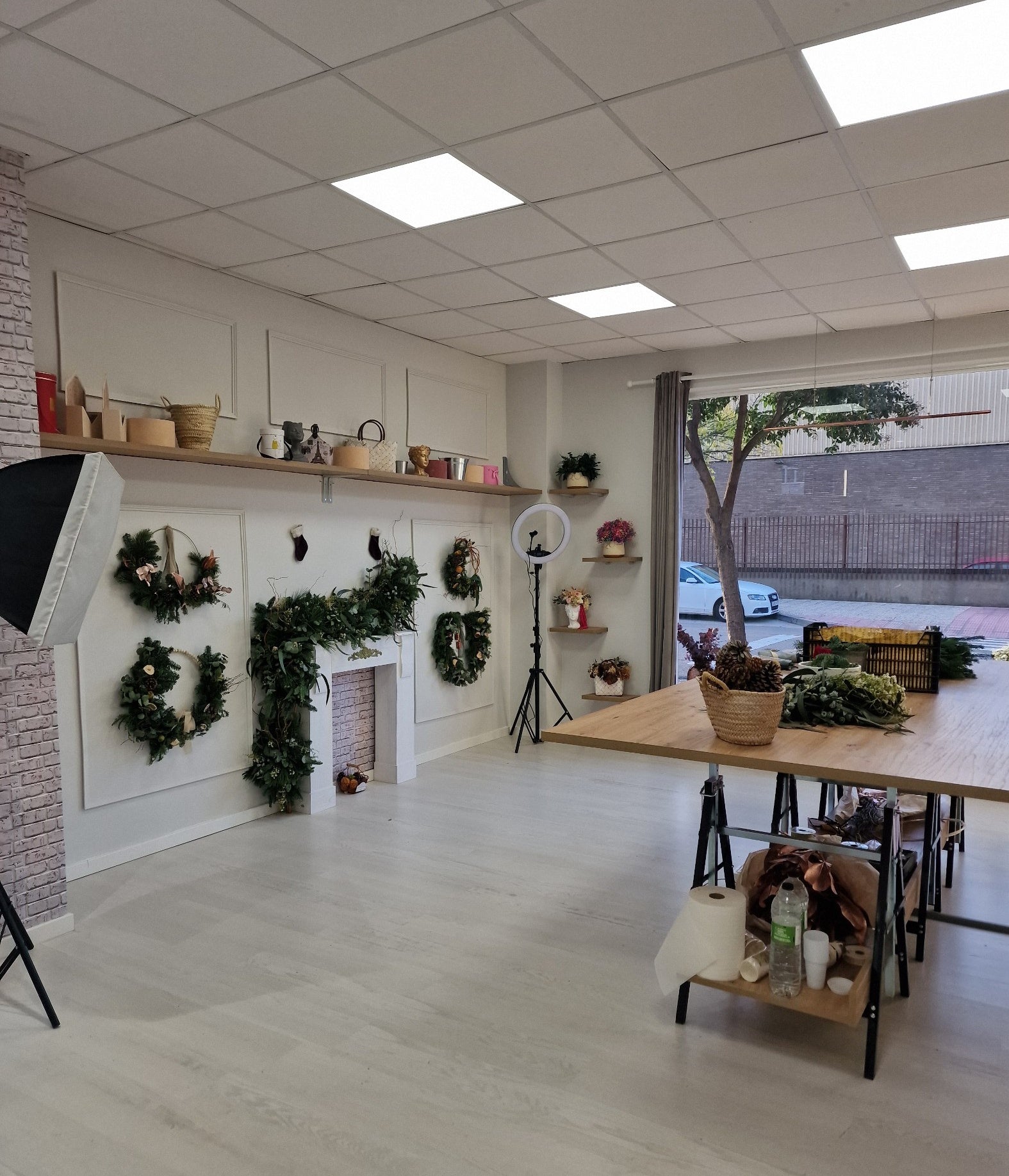 Taller artesanal Taller de Coronas Navideñas hecho a mano en Taller Floral by Vera Kiperi Zaragoza