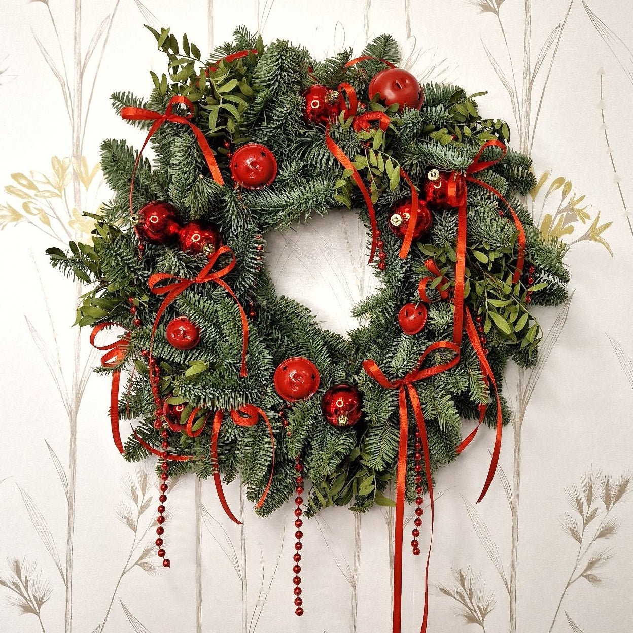 Taller artesanal Taller de Coronas Navideñas hecho a mano en Taller Floral by Vera Kiperi Zaragoza