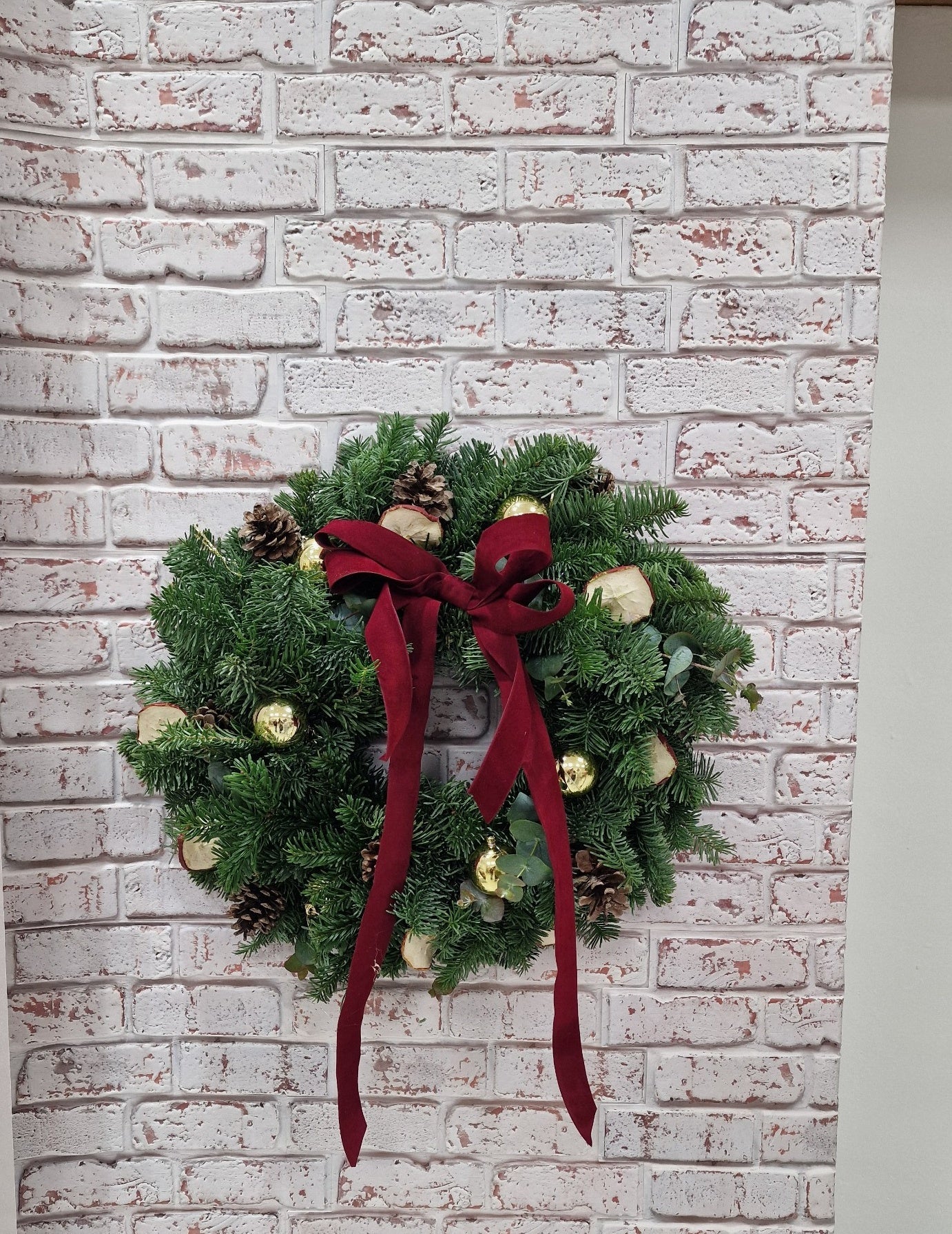 Taller artesanal Taller de Coronas Navideñas hecho a mano en Taller Floral by Vera Kiperi Zaragoza