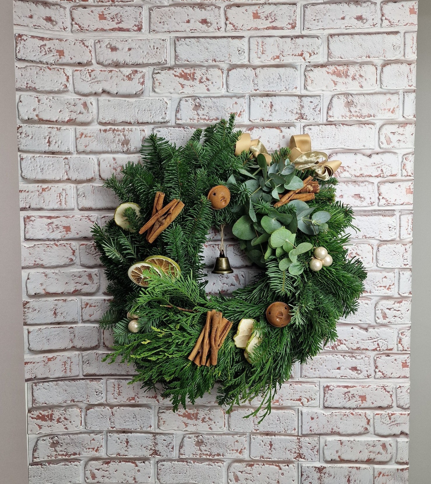 Taller artesanal Taller de Coronas Navideñas hecho a mano en Taller Floral by Vera Kiperi Zaragoza