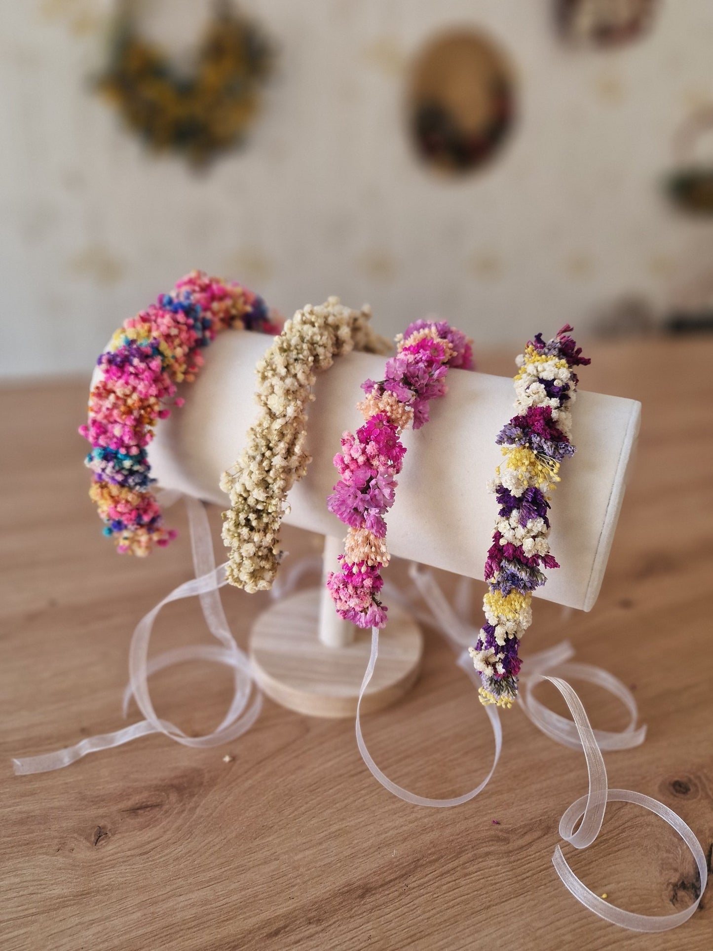 Taller artesanal Taller Diademas ( Coronas ) con flores preservadas hecho a mano en Taller Floral by Vera Kiperi Zaragoza