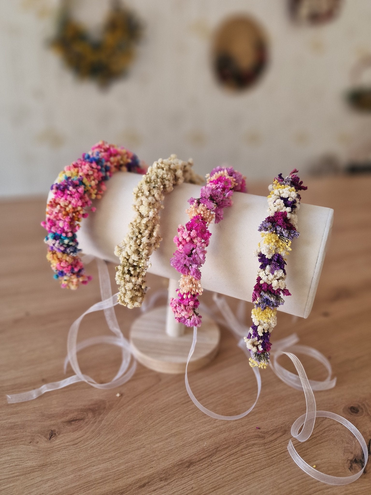 Taller artesanal Taller Diademas ( Coronas ) con flores preservadas hecho a mano en Taller Floral by Vera Kiperi Zaragoza