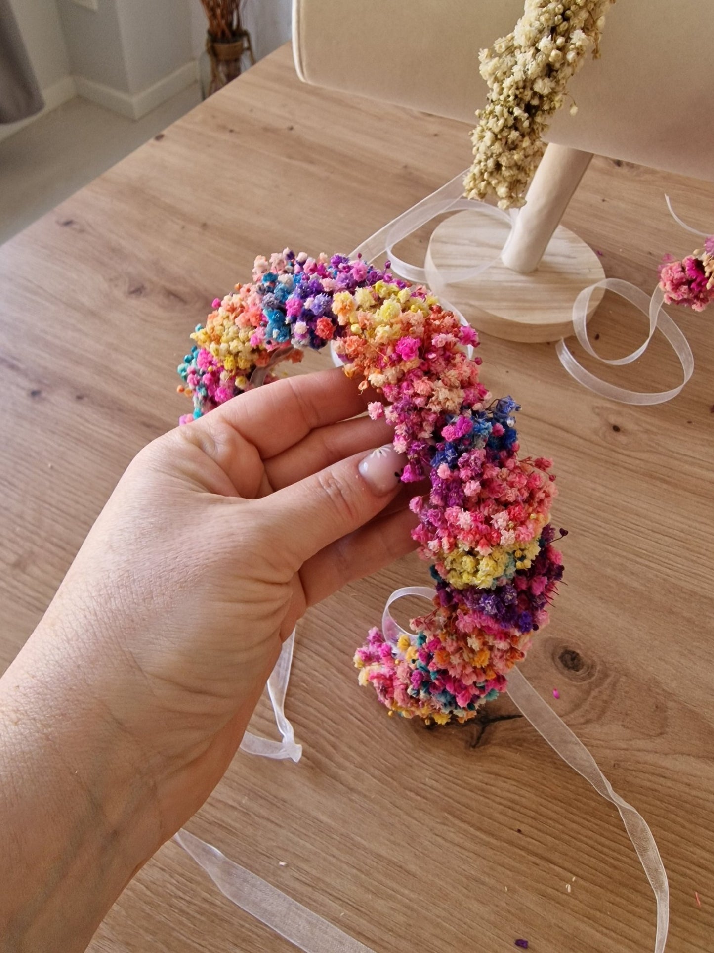 Taller artesanal Taller Diademas ( Coronas ) con flores preservadas hecho a mano en Taller Floral by Vera Kiperi Zaragoza