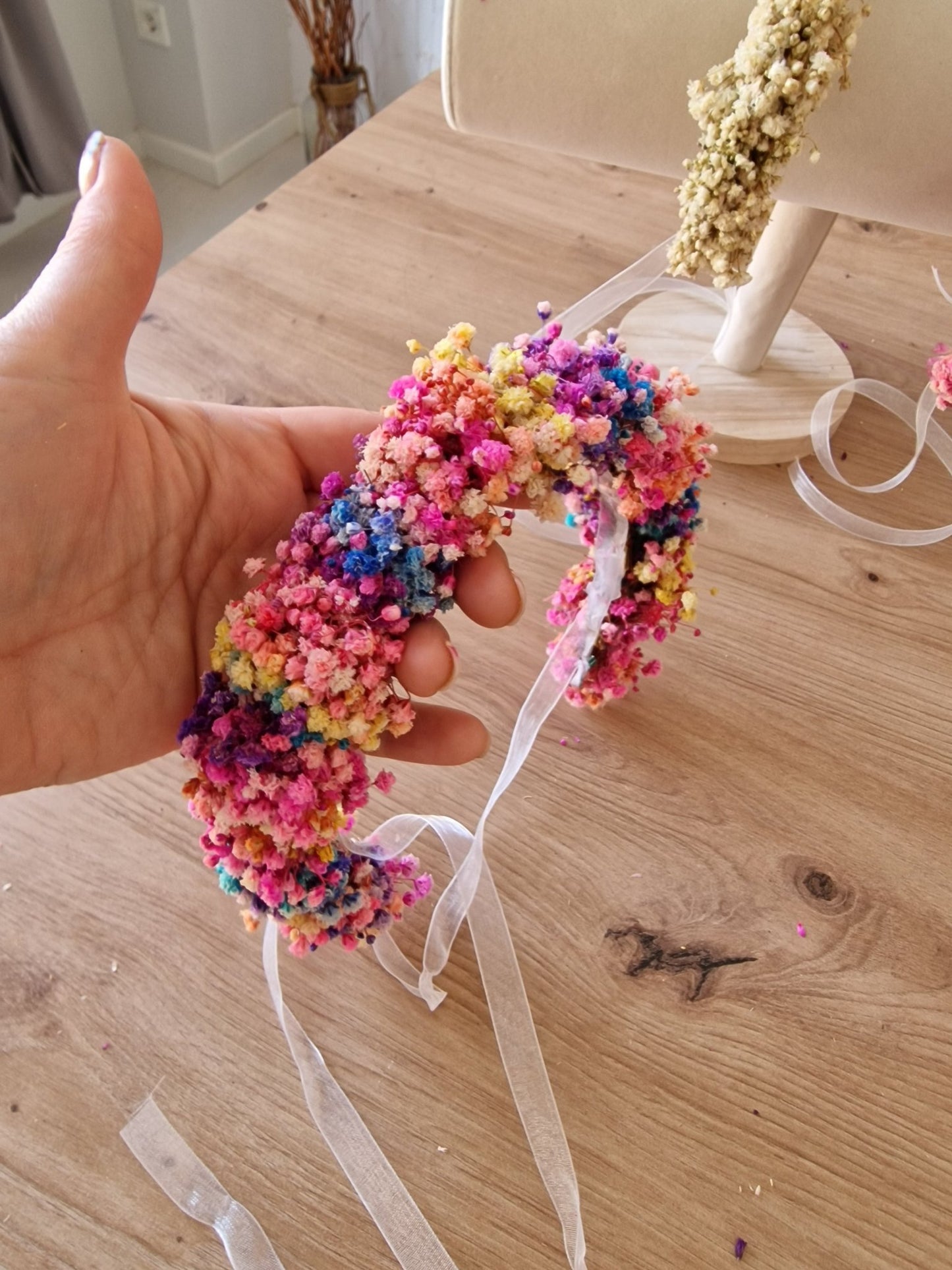 Taller artesanal Taller Diademas ( Coronas ) con flores preservadas hecho a mano en Taller Floral by Vera Kiperi Zaragoza