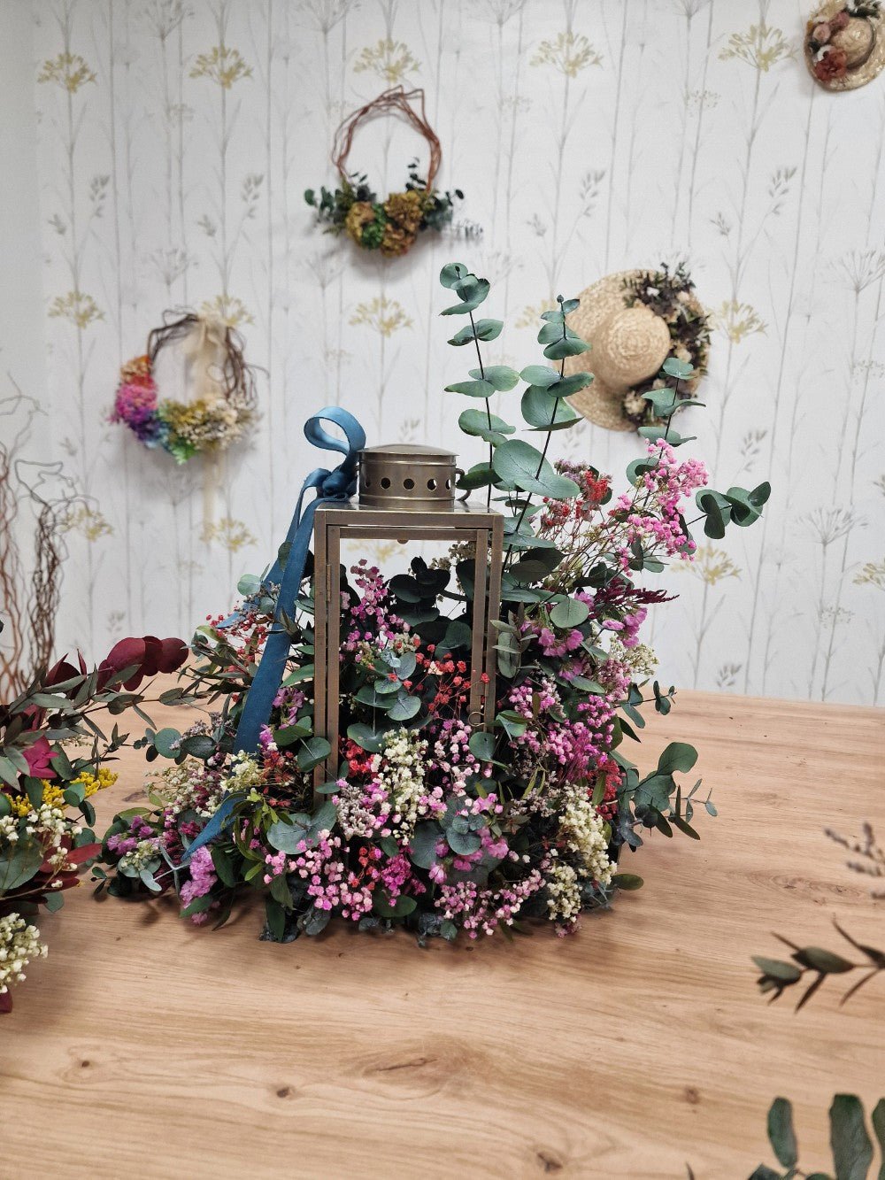 Taller artesanal Taller Farol con Flores Preservadas hecho a mano en Taller Floral by Vera Kiperi Zaragoza